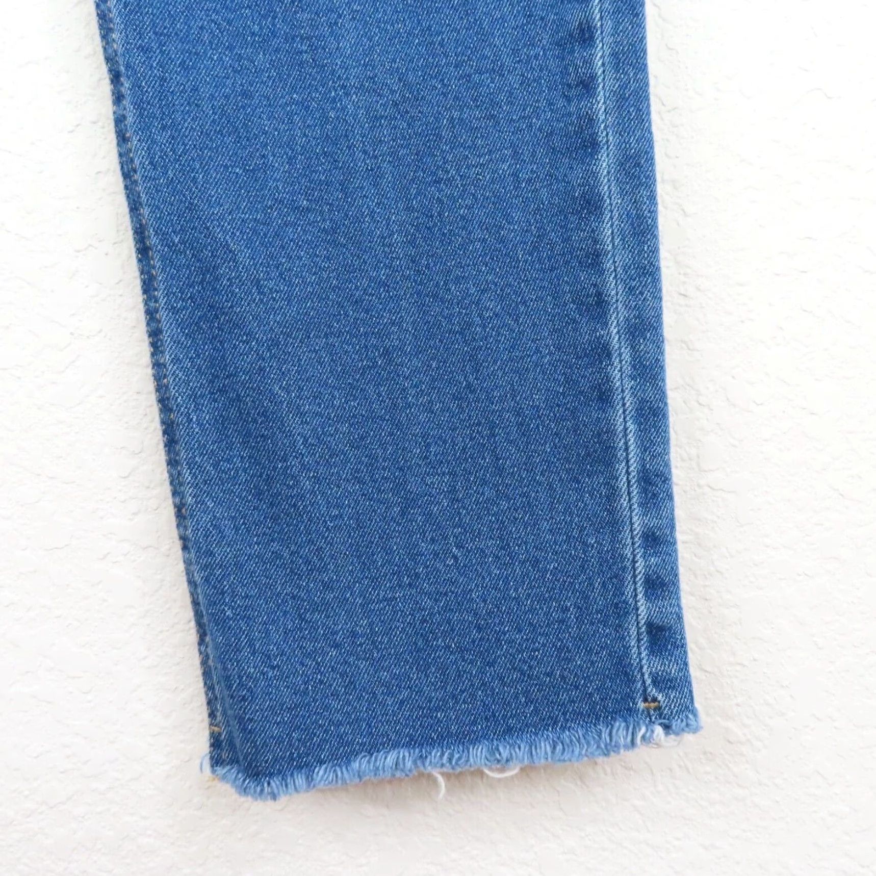 Vintage Wild Fable Womens Jeans 2 Medium Blue Wash Denim Distressed Raw Hem Cotton Blend Straight 5-Pocket Mens Womens Girls? Size 26" / US 2 / IT 38 - 4 Thumbnail