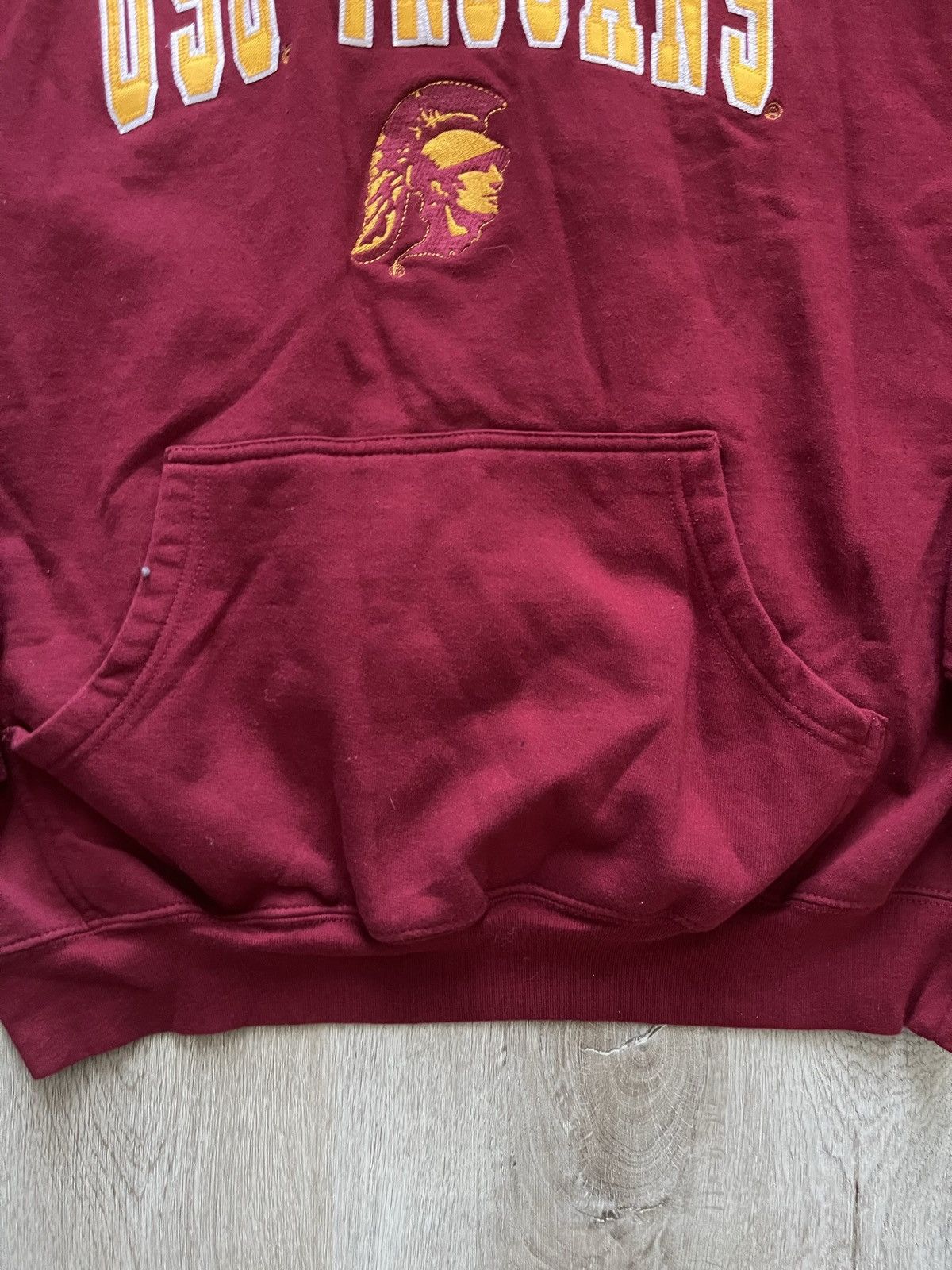 Vintage Vintage USC Trojans Burgundy Hoodie Size US XL / EU 56 / 4 - 5 Thumbnail
