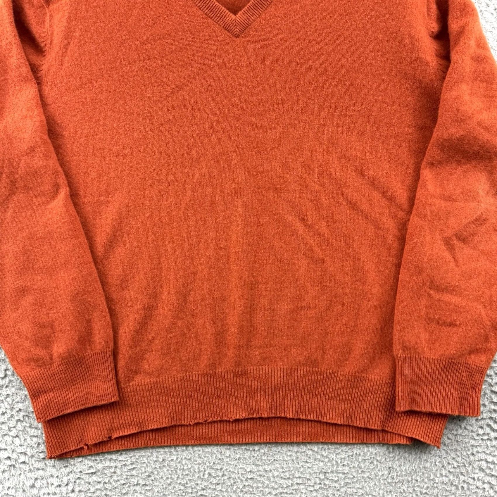 Vintage Jos A Bank Sweater Mens Large Orange Knit 100% Cashmere V Neck Pullover Preppy Size US L / EU 52-54 / 3 - 2 Thumbnail