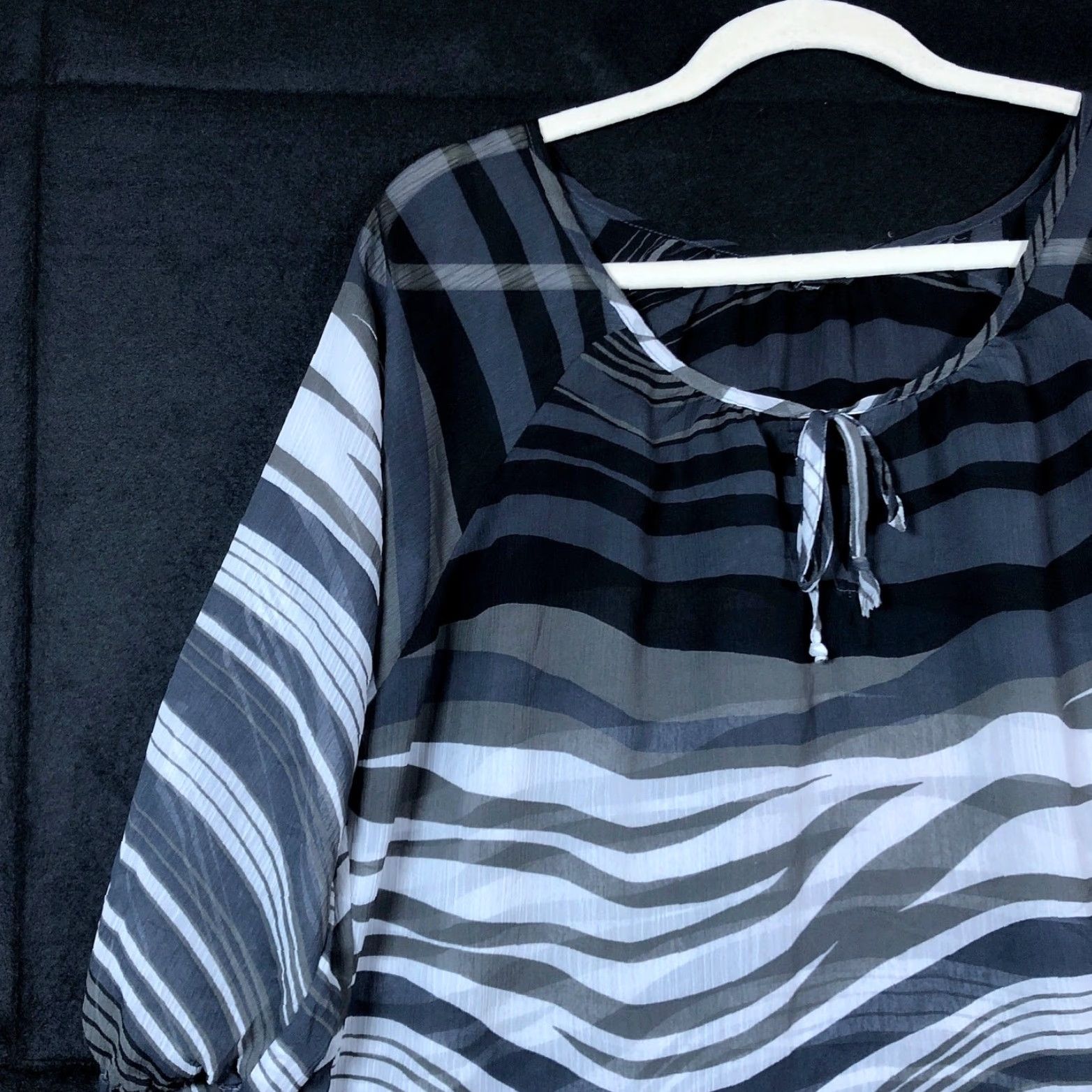 Express Express Womens Blouse Zebra Print Black White Sheer 3/4 Sleeve Small Size S / US 4 / IT 40 - 4 Thumbnail