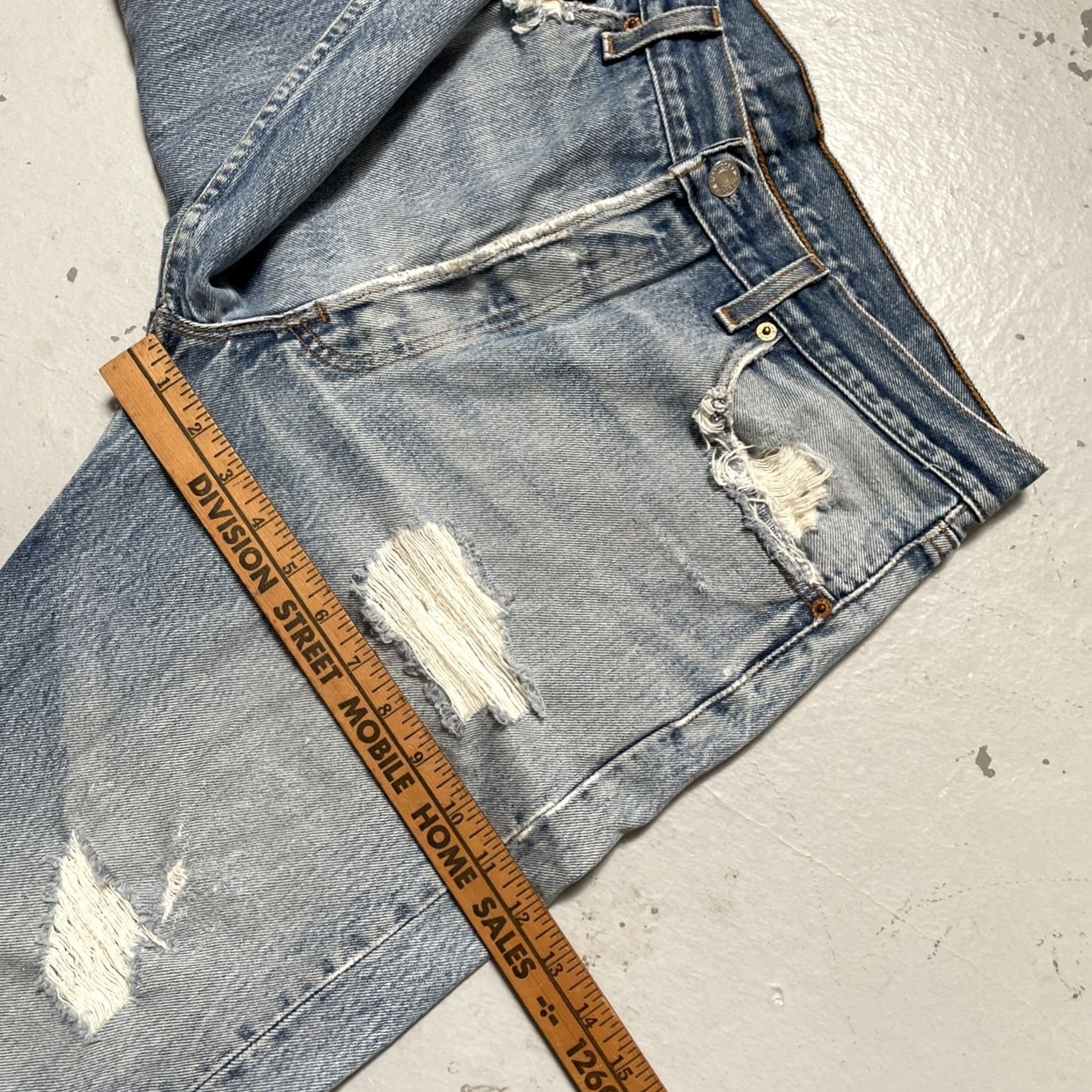 Levi's VINTAGE Levi’s 501 XX Denim Jeans Light Wash 35x32 Regular Mens Distressed 90s USA Heritage Skater Size US 35 - 4 Thumbnail