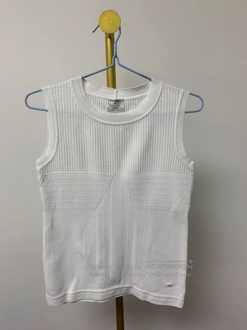 Chanel Chanel White simple classic sleeveless Size XS / US 0-2 / IT 36-38 - 1 Thumbnail