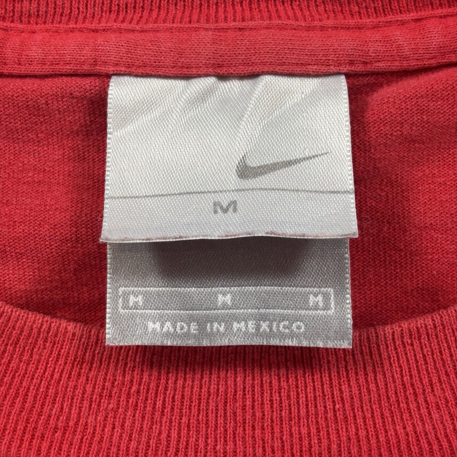 Nike Vintage Nike Embroidered Red Shirt Men's Medium Size US M / EU 48-50 / 2 - 4 Thumbnail