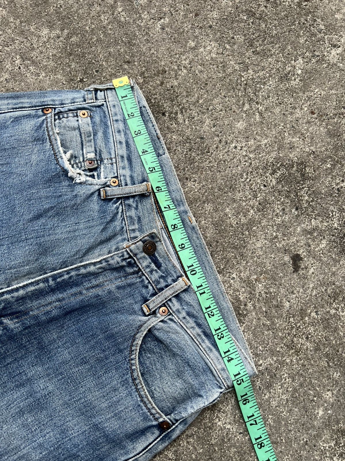 Levi's Vintage 90’s Levi’s 551Z Big E Selvedge Faded Jean Size US 30 / EU 46 - 4 Thumbnail