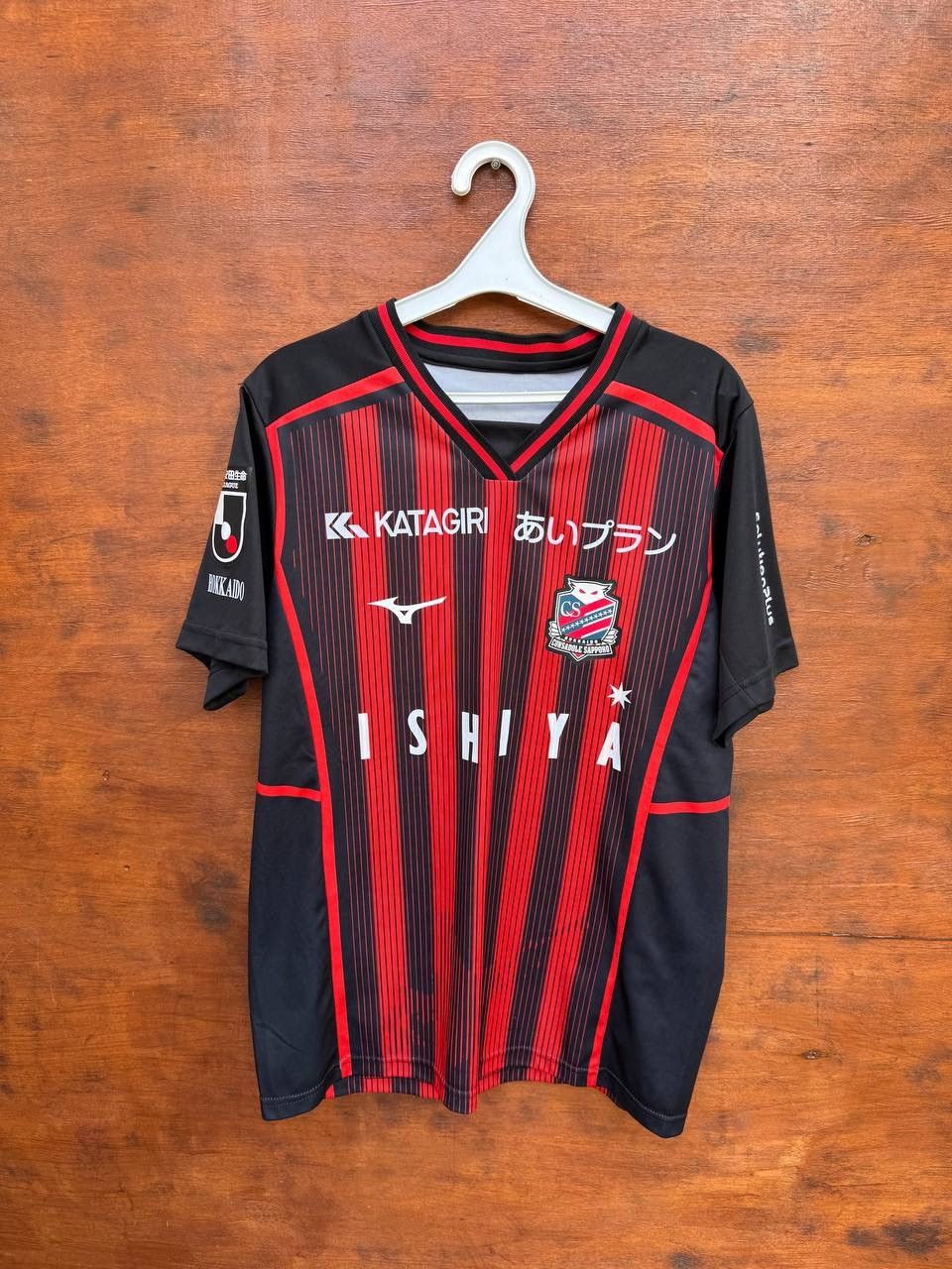 Mizuno Hokkaido Consadole 2023/2024 Home Mizuno Japan Football sz L Size US L / EU 52-54 / 3 - 1 Thumbnail