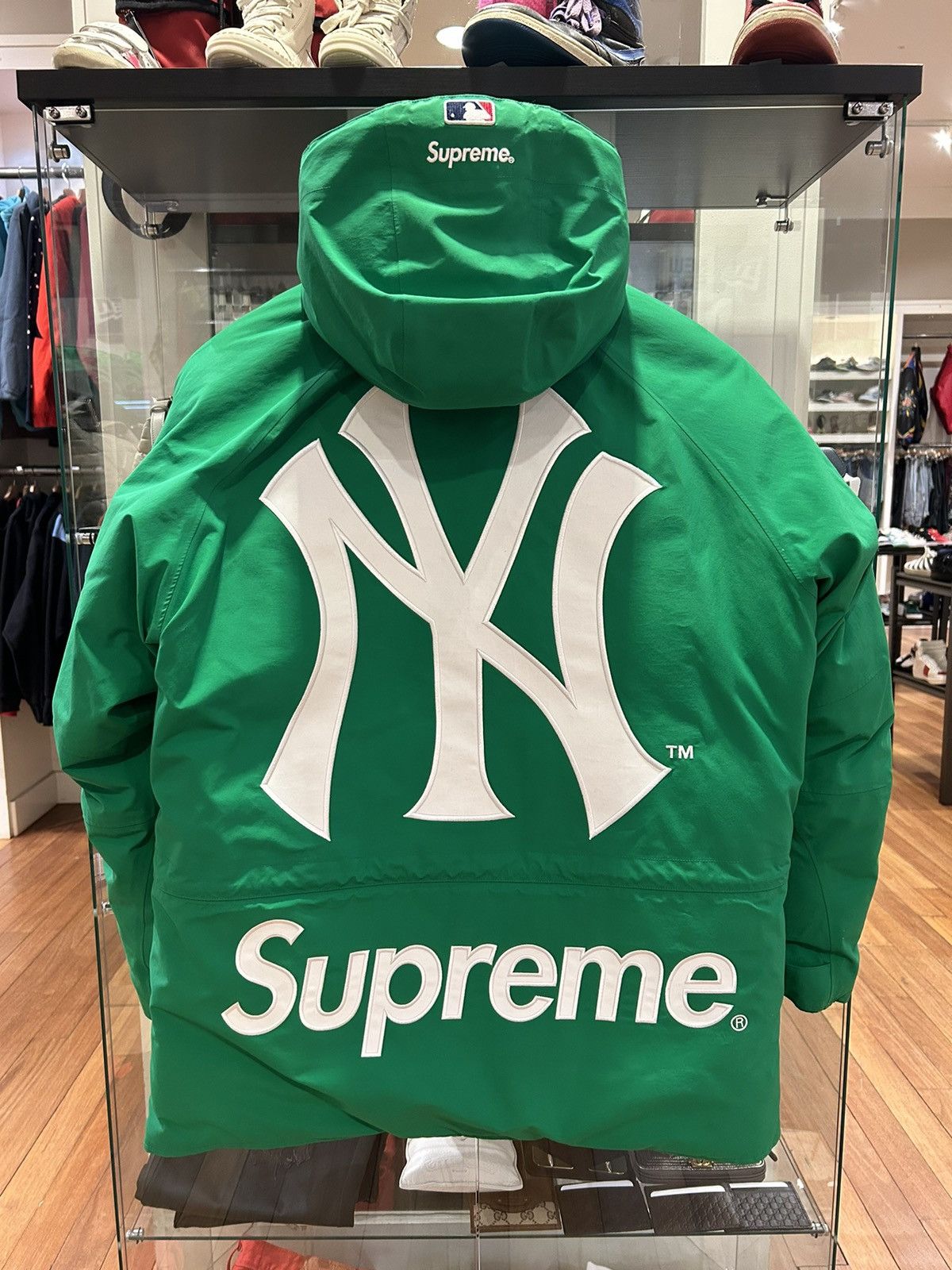 ウェア Supreme New York Yankees GORE TEX 700 s-l400.jpg