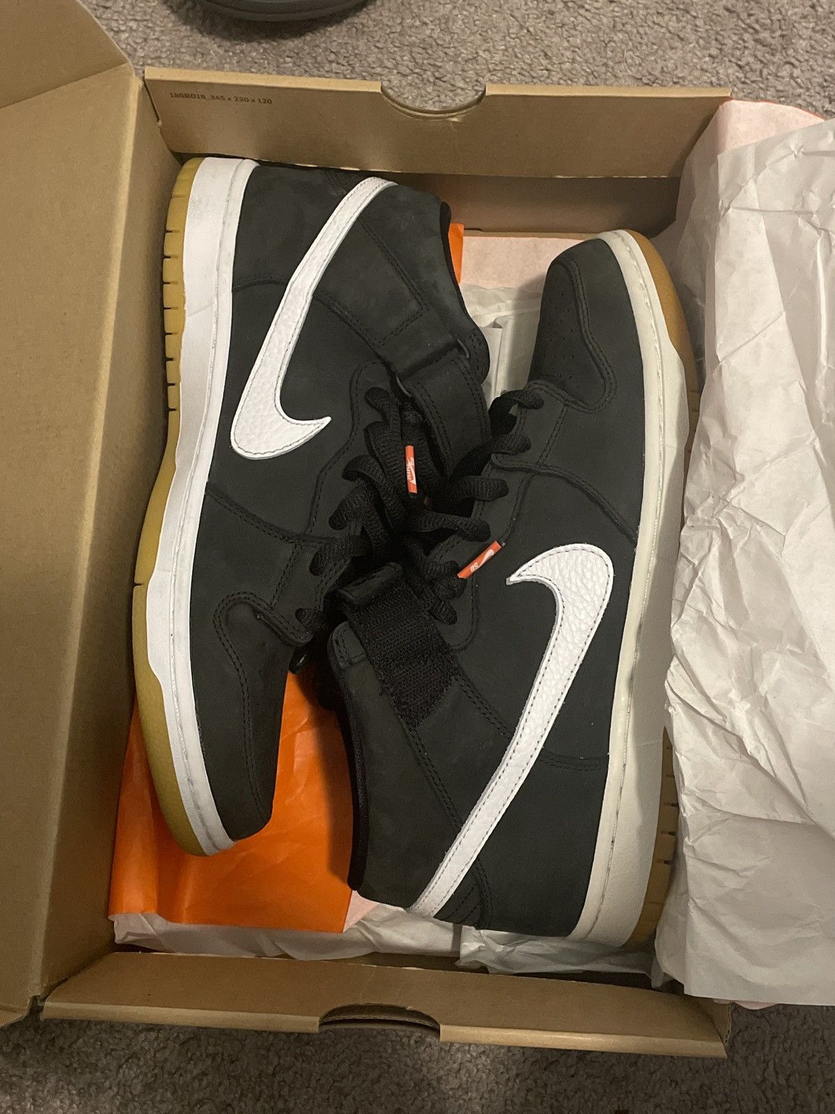 nike sb mid orange label