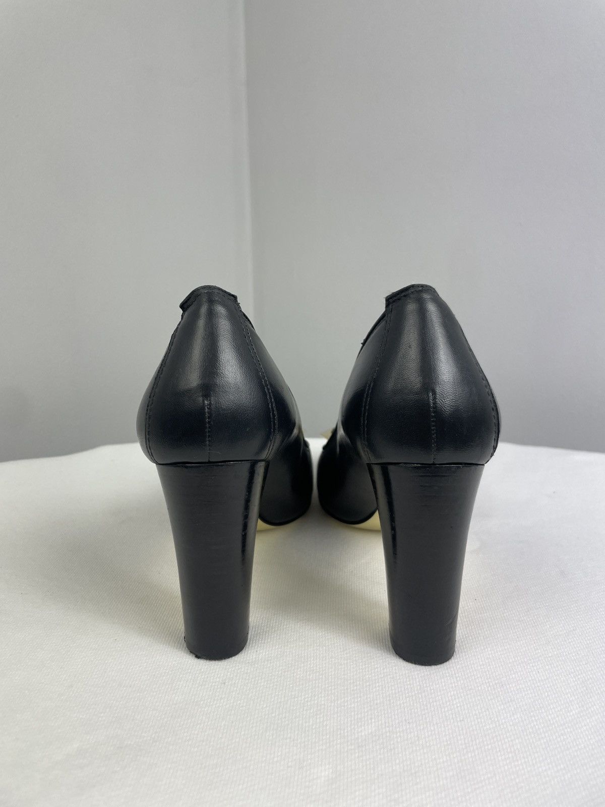 Juicy Couture Juicy Couture Made in Italy Black Leather Gold Buckle Pumps Size US 9 / IT 39 - 7 Thumbnail