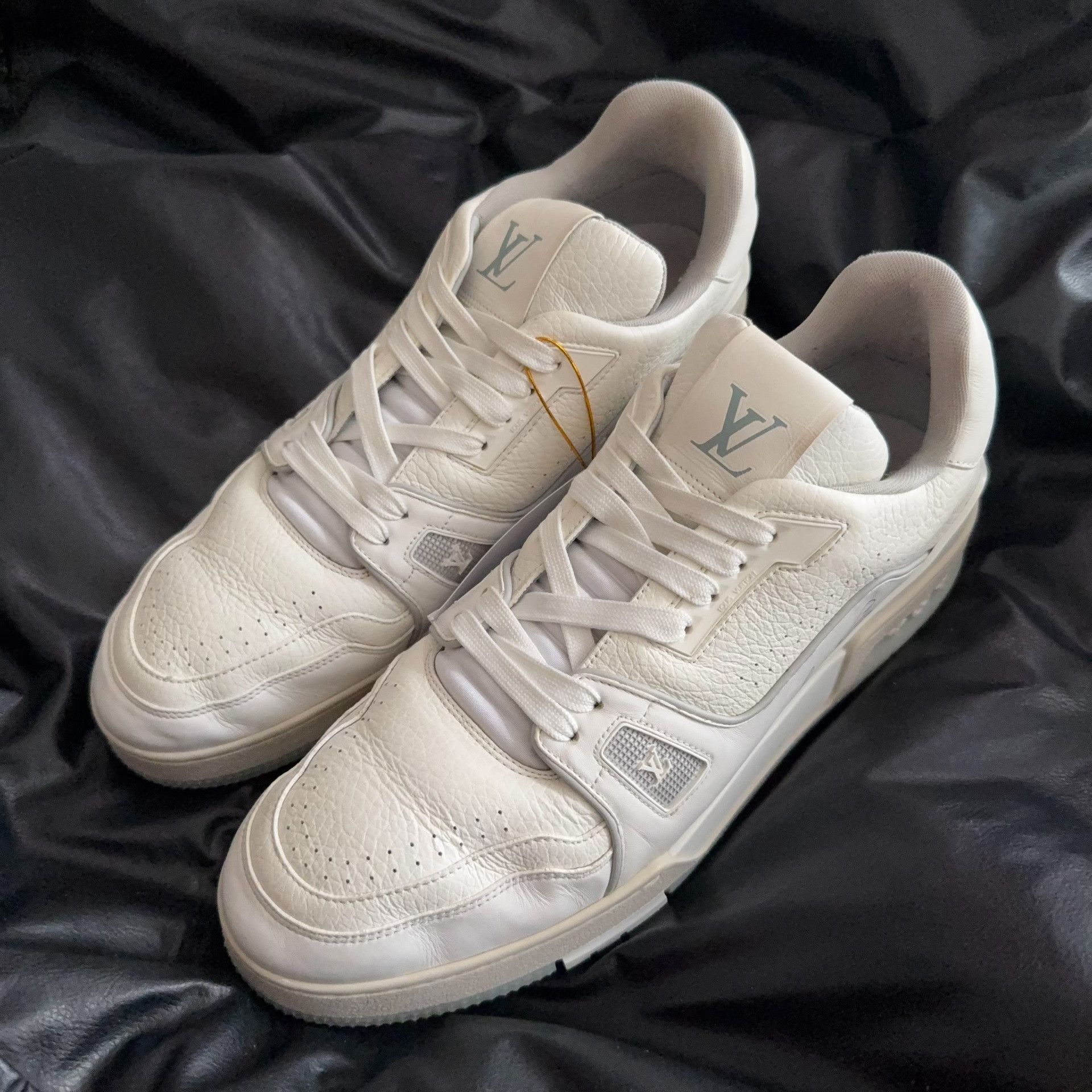 Louis Vuitton Louis Vuitton Training White Lowtop Sneakers 44 Men Size US 10.5 / EU 43-44 - 1 Thumbnail