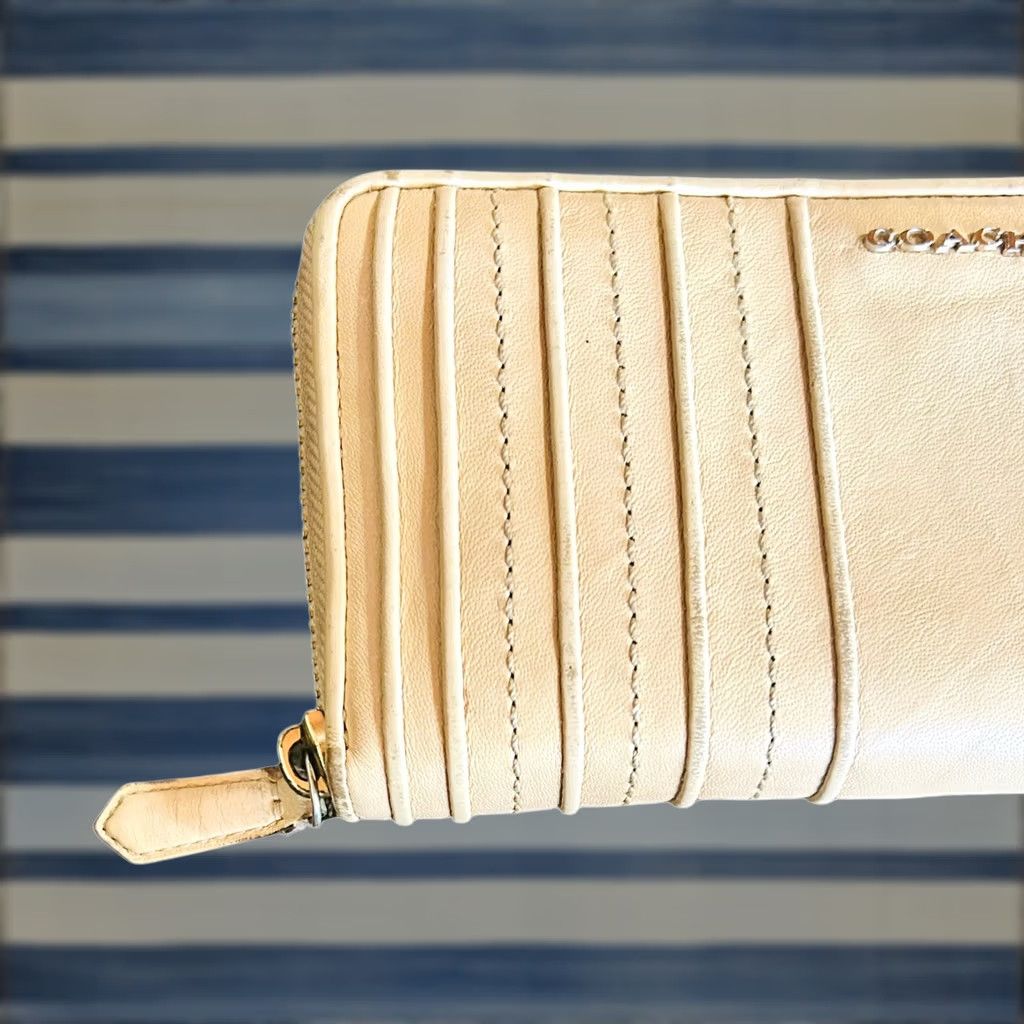 Coach COACH Gathered Beige Leather Long Wallet Quilted Zipper Round Women's Read Des Envelop Wallet Zip-Around Credit Card Size ONE SIZE - 1 Thumbnail