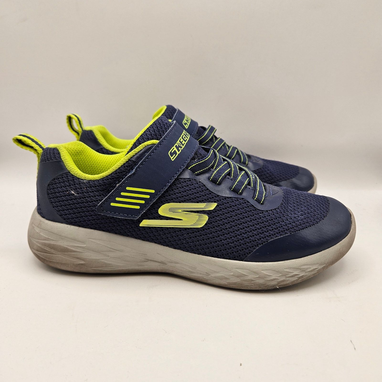 SKECHERS SKECHERS USA KIDS 4 ACTIVE RUNNING SHOES USED NAVY/NEON GRN Size US 4 / IT 34 - 4 Thumbnail