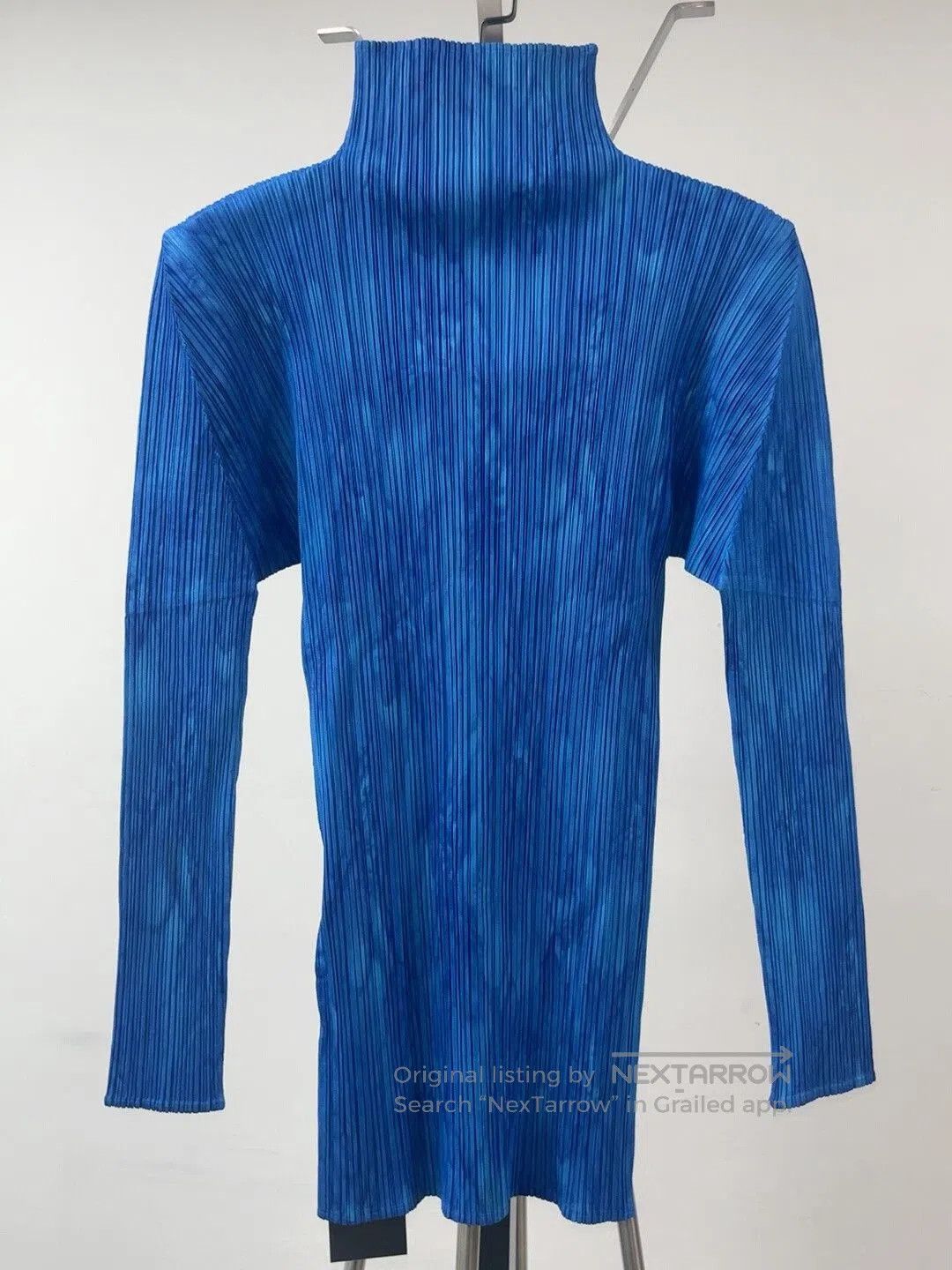 Issey Miyake Issey Miyake Blue Pleated Top with Turtleneck. Size M / US 6-8 / IT 42-44 - 1 Thumbnail