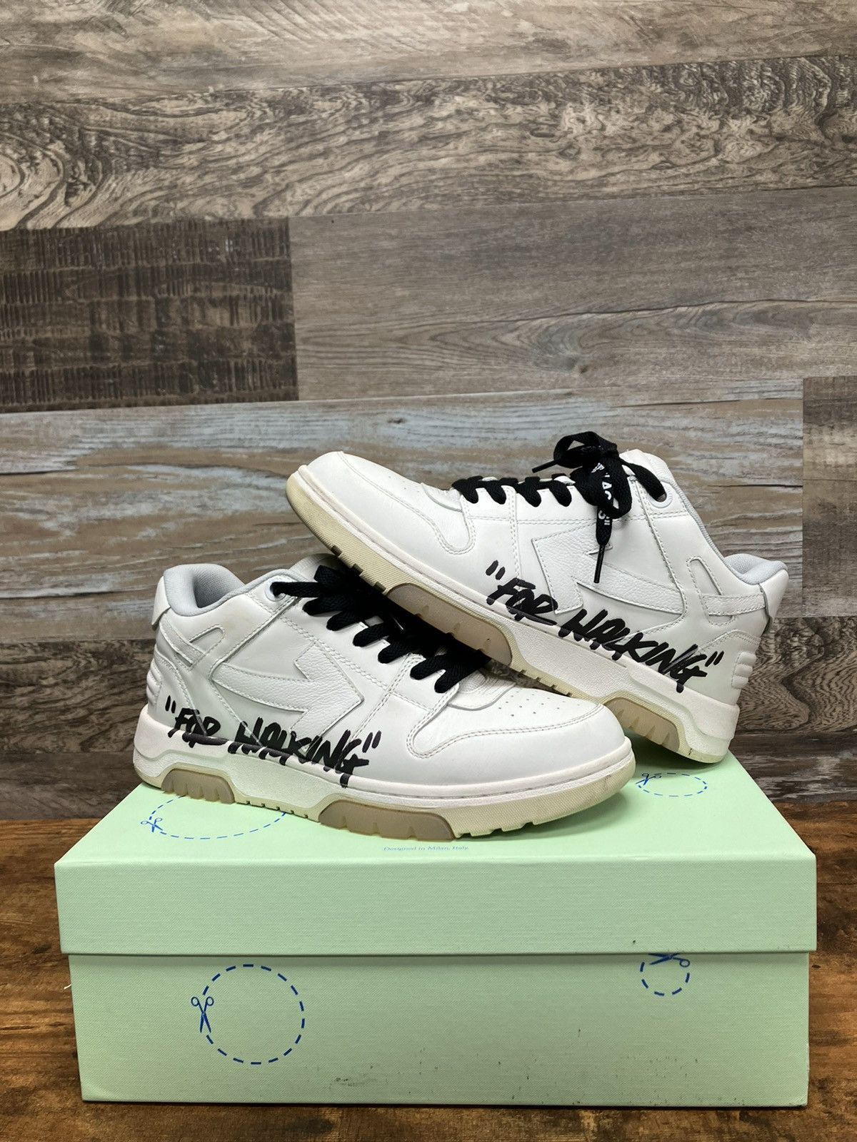 B30 reflective sneaker ‘cream orange’ Sz- 8M/41EU