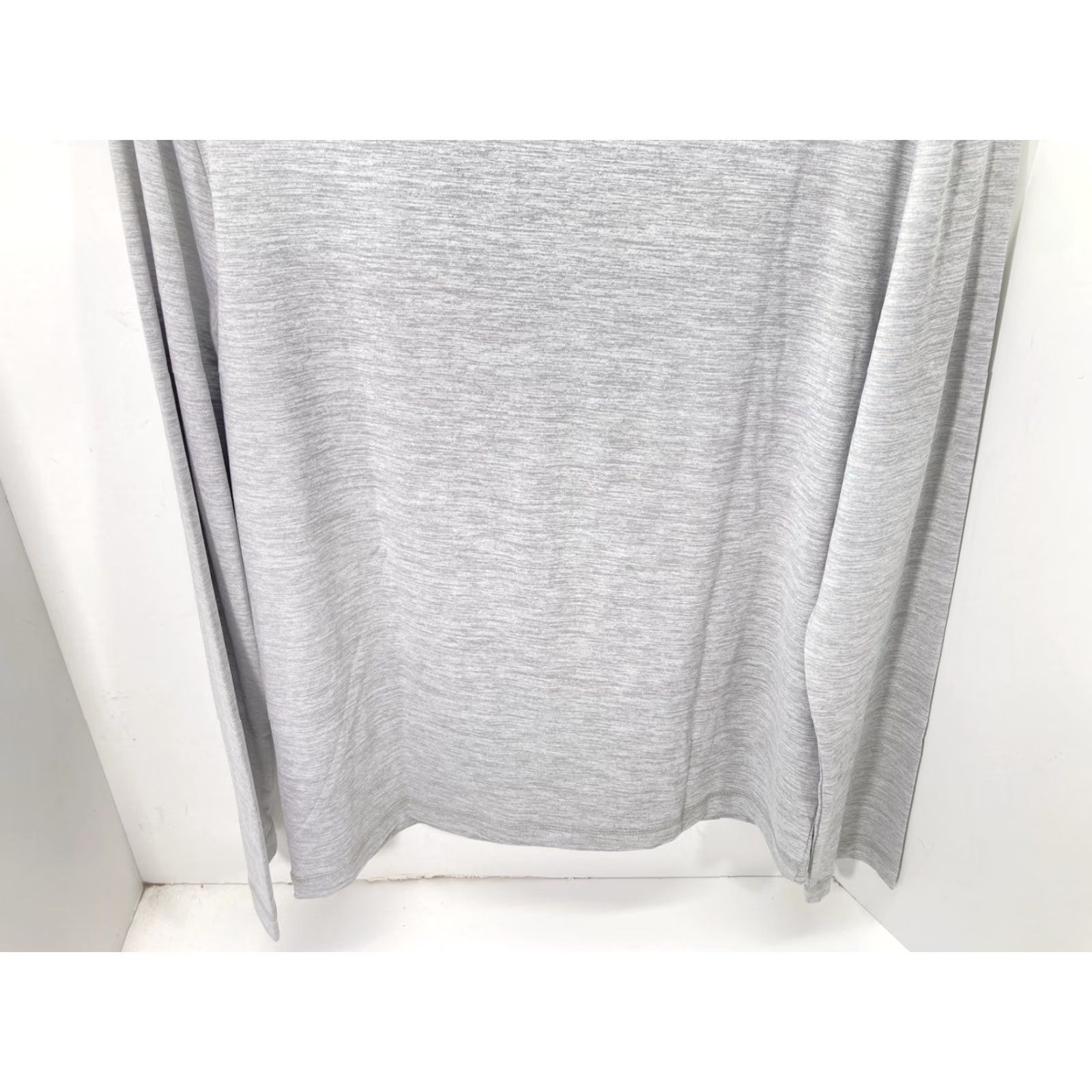 Hurley Hurley UV TShirt Men Size S Gray Long Sleeve Moisture Wicking Pullover NWOT Size US S / EU 44-46 / 1 - 7 Thumbnail