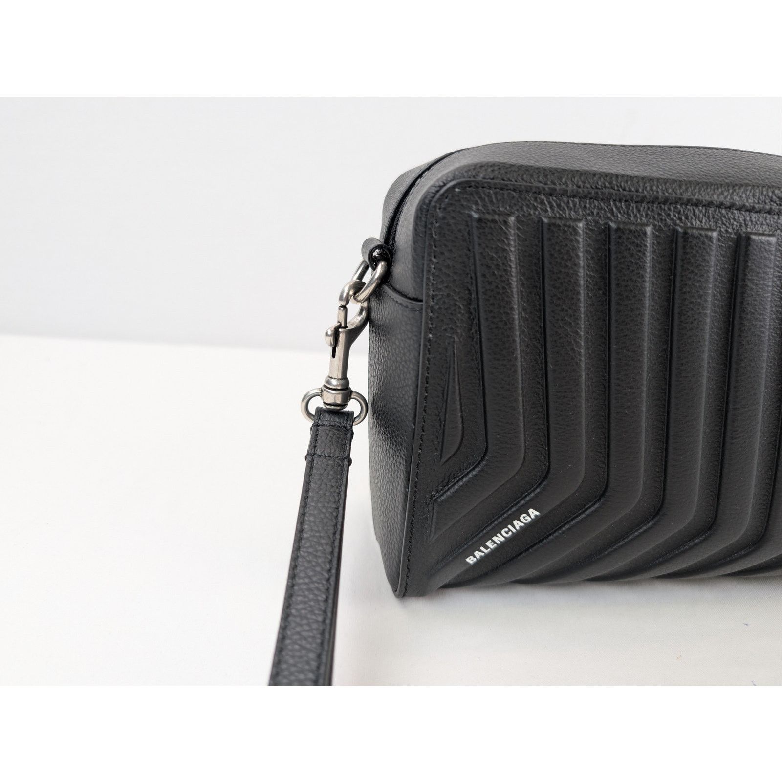 Balenciaga o1rshd1 Size: OS/ Chevron Car Print Embossed Leather Handbag Size ONE SIZE - 5 Thumbnail