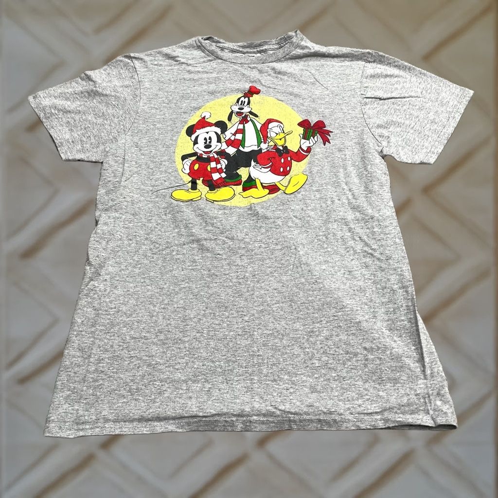 Disney Disney Mickey & Friend Graphic T-Shirt Womens M Gray Christmas Holiday Tee Size M / US 6-8 / IT 42-44 - 1 Thumbnail