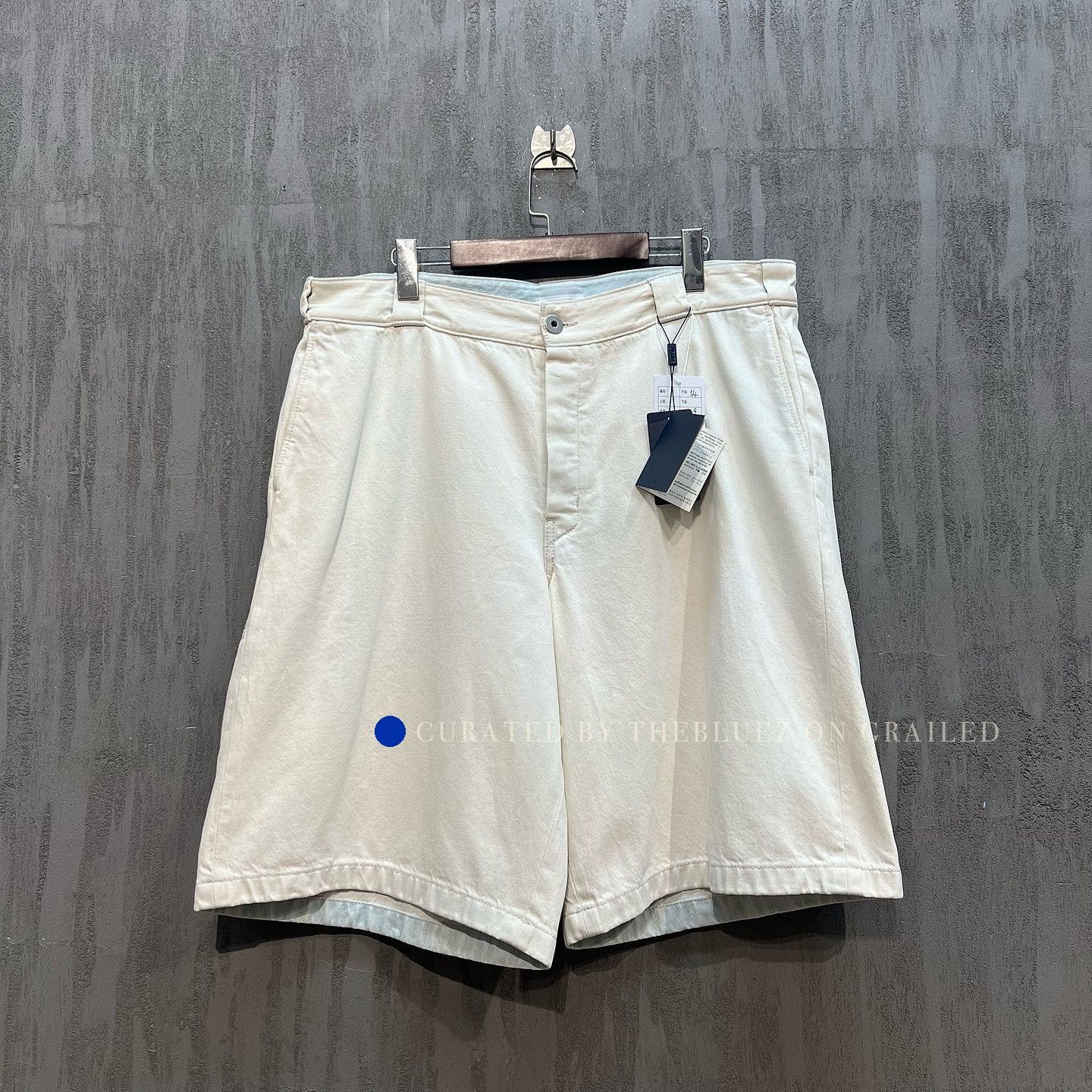 Prada Stylish Logo Patch Shorts in Beige Size US 38 / EU 54 - 1 Thumbnail
