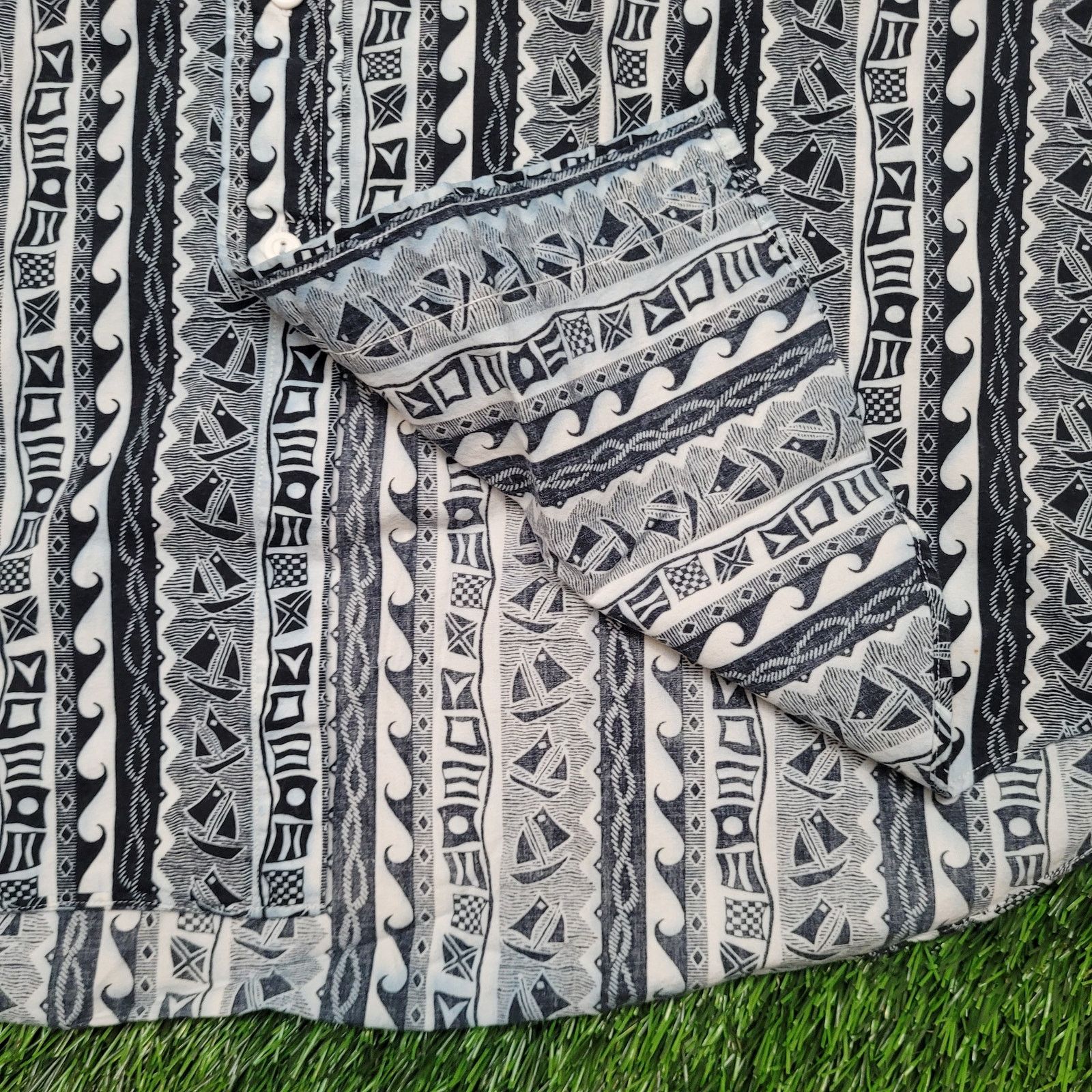 Izod VTG 90s Izod AOP Geometric Shirt XL Black White Boxy Baggy Size US XL / EU 56 / 4 - 3 Thumbnail