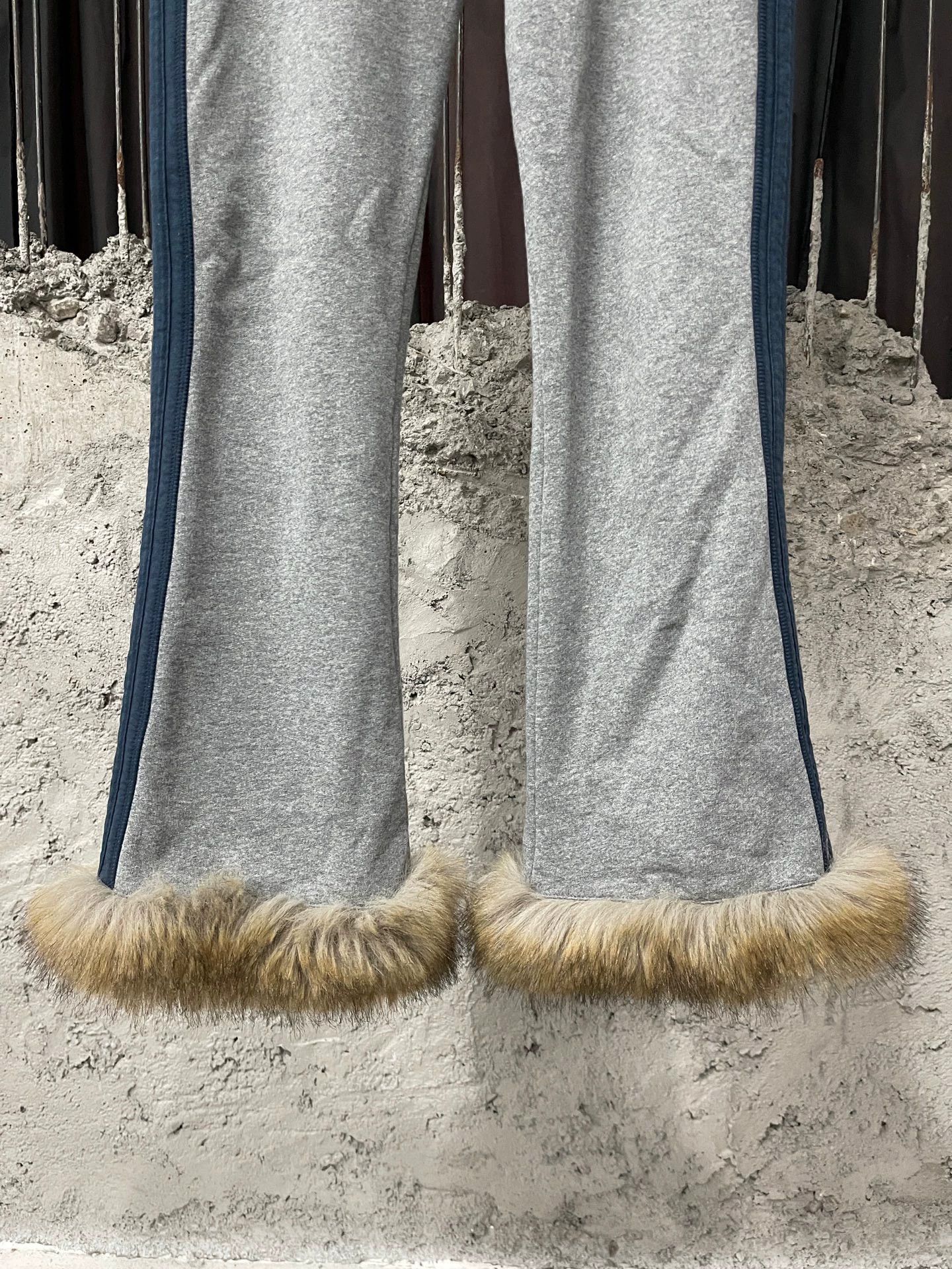 Balenciaga Balenciaga Furry Flared Low-Rise 9 Track Pants M Size 27" / US 4 / IT 40 - 4 Thumbnail