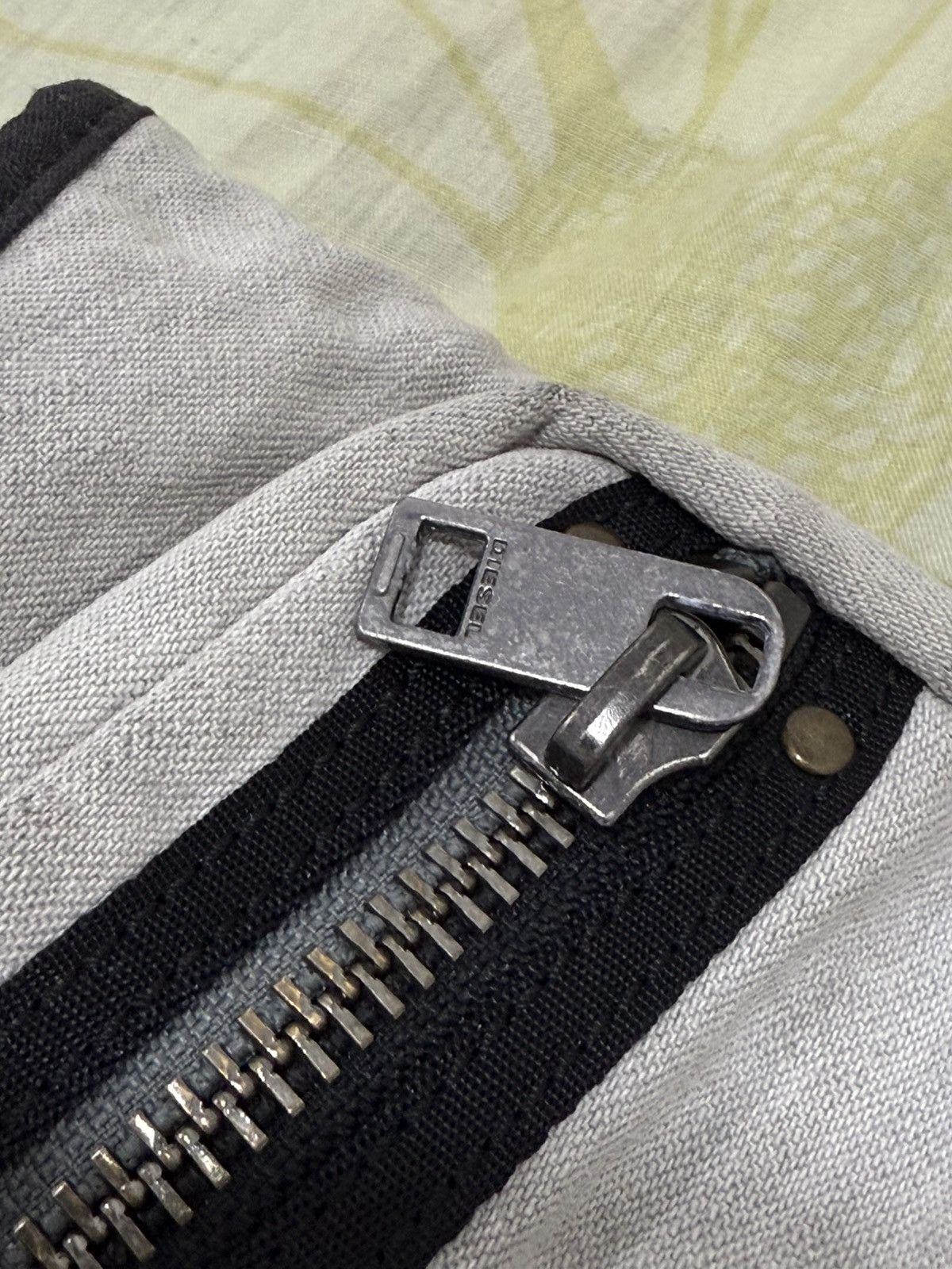 Diesel Vtg Y2K Diesel Crossbody Bag Size ONE SIZE - 10 Thumbnail