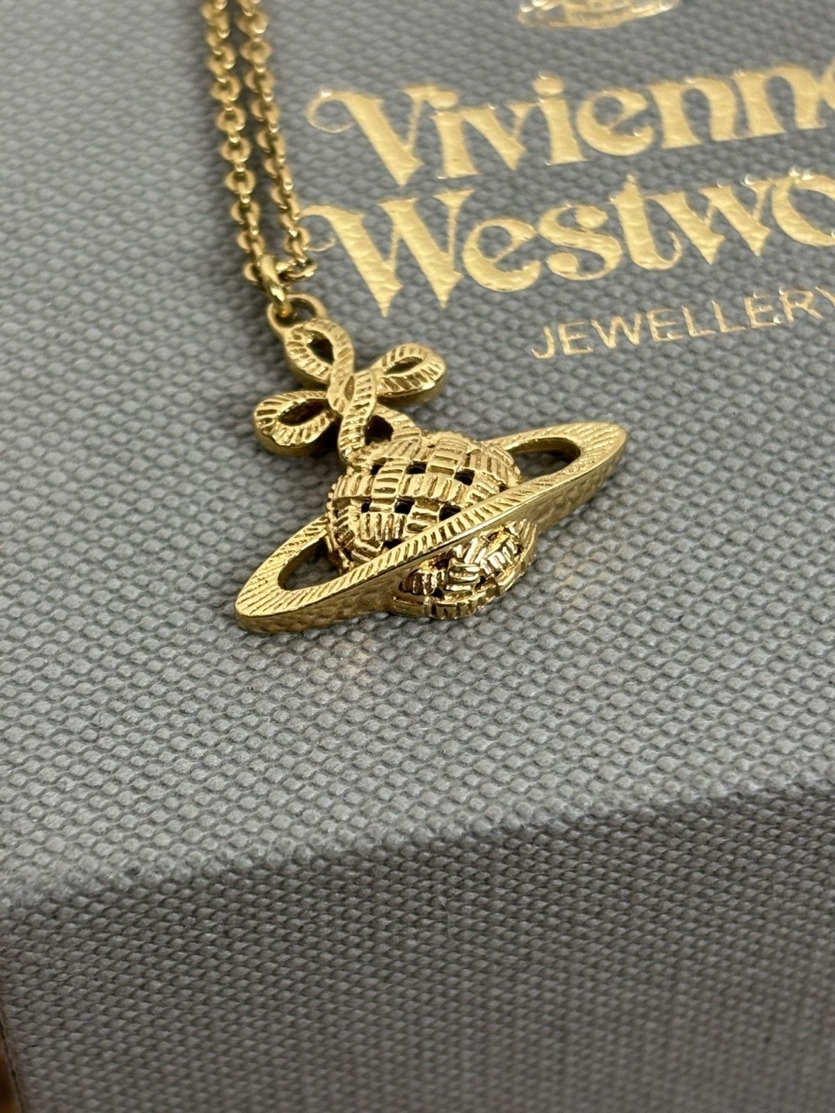 Vivienne Westwood Vivienne Westwood Simone Bas Relief Mini Necklace Gold Size ONE SIZE - 2 Thumbnail