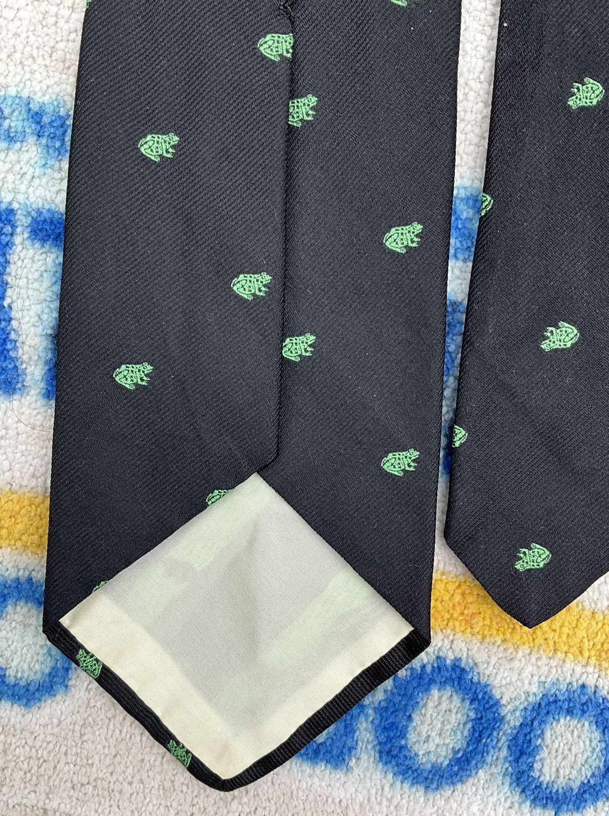 Brooks Brothers Brooks Brothers Silk Tie Black w/ Green Frogs USA 3.75 x 58 Size ONE SIZE - 3 Thumbnail