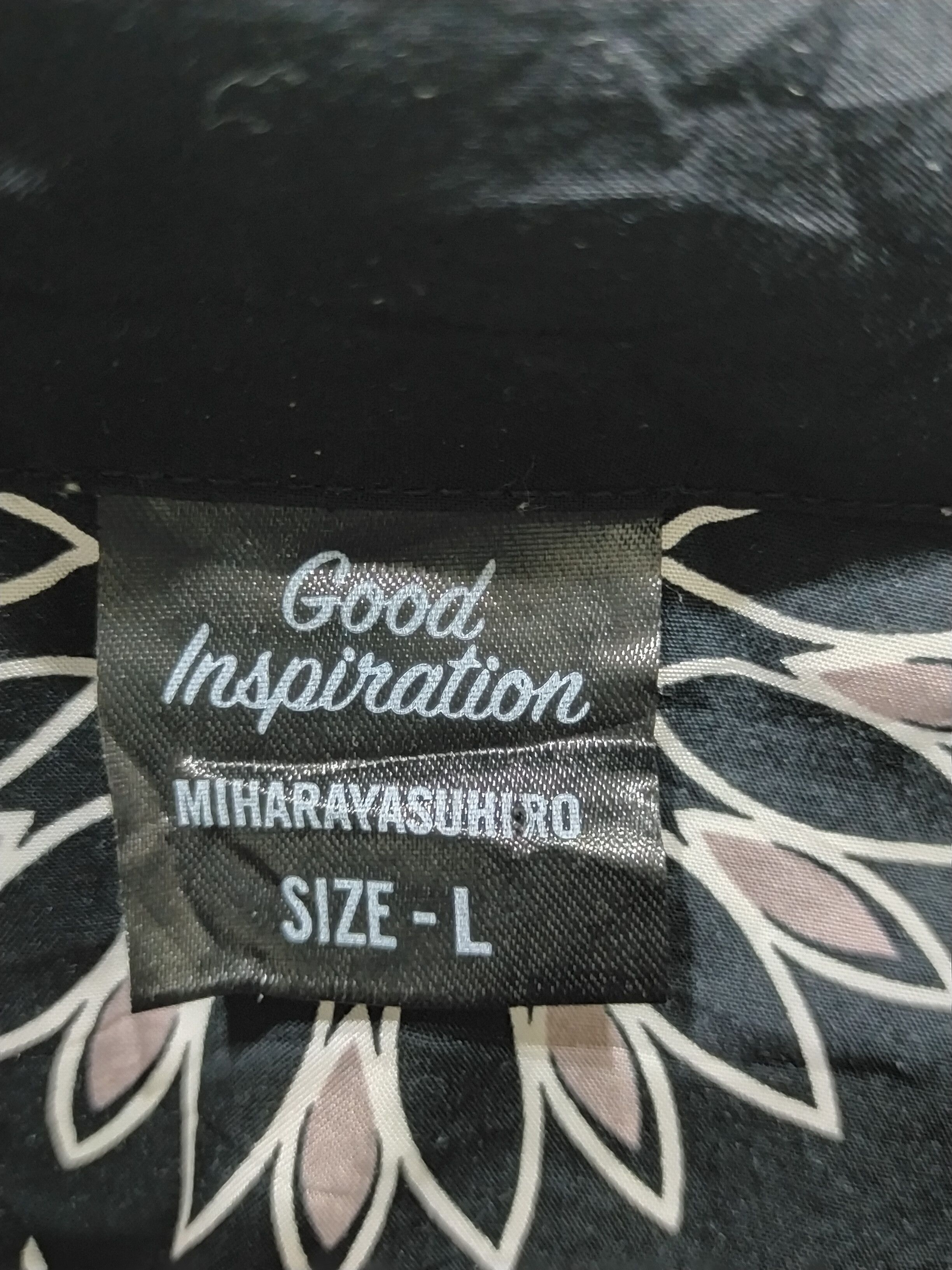 GU × Japanese Brand × Maison MIHARA YASUHIRO 🔥 MIHARAYASUHIRO BLACK PASLEY BOWLING BUTTON UP TEE Size US L / EU 52-54 / 3 - 7 Thumbnail