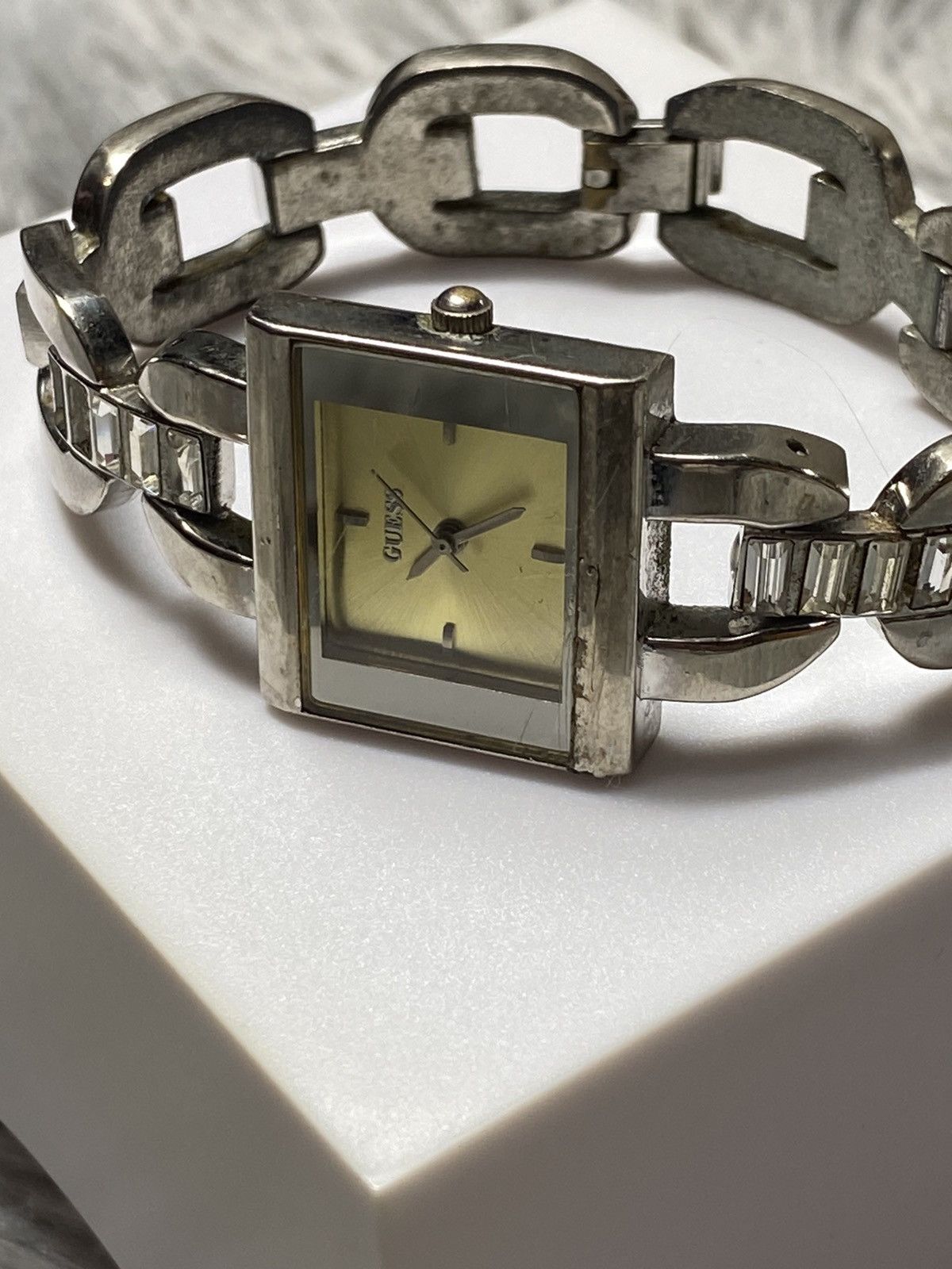 Guess × Japanese Brand × Vintage Golden Radiance Guess Watch | Japanese Brand Size ONE SIZE - 2 Thumbnail
