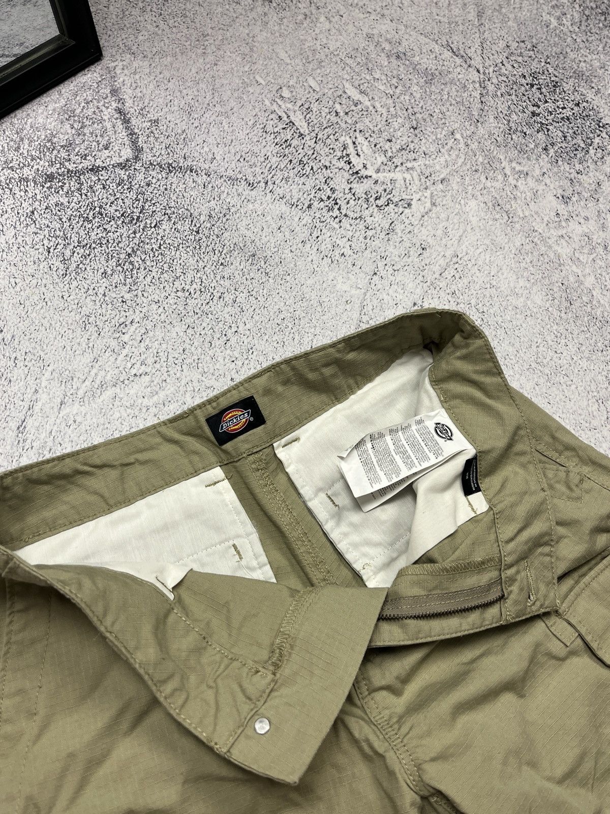 Dickies Crazy Vintage Y2K Dickies Cargo Shorts Baggy Workwear Skater Size US 30 / EU 46 - 10 Thumbnail