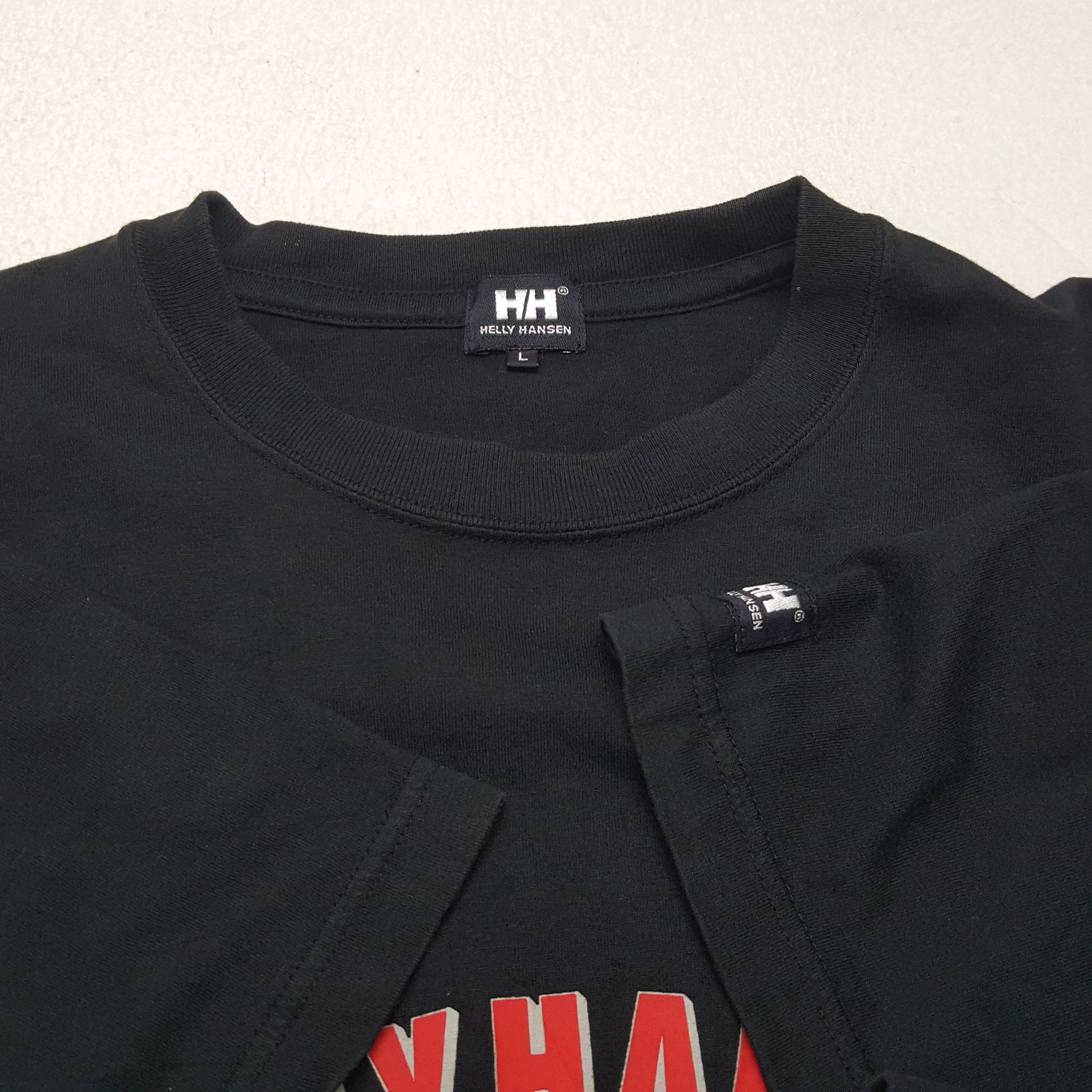 Vintage HELLY HANSEN Streetwear Skateboard Style T-Shirts