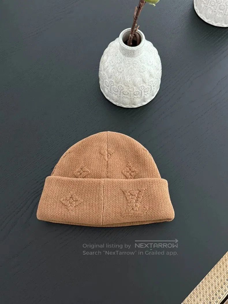Louis Vuitton Louis Vuitton Knitted Cold Hat in Brown. Size ONE SIZE - 2 Thumbnail