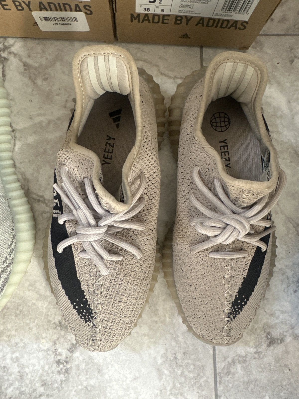 Yeezy Yeezy 350 v2 slate Size US 5.5 / IT 35.5 - 6 Thumbnail