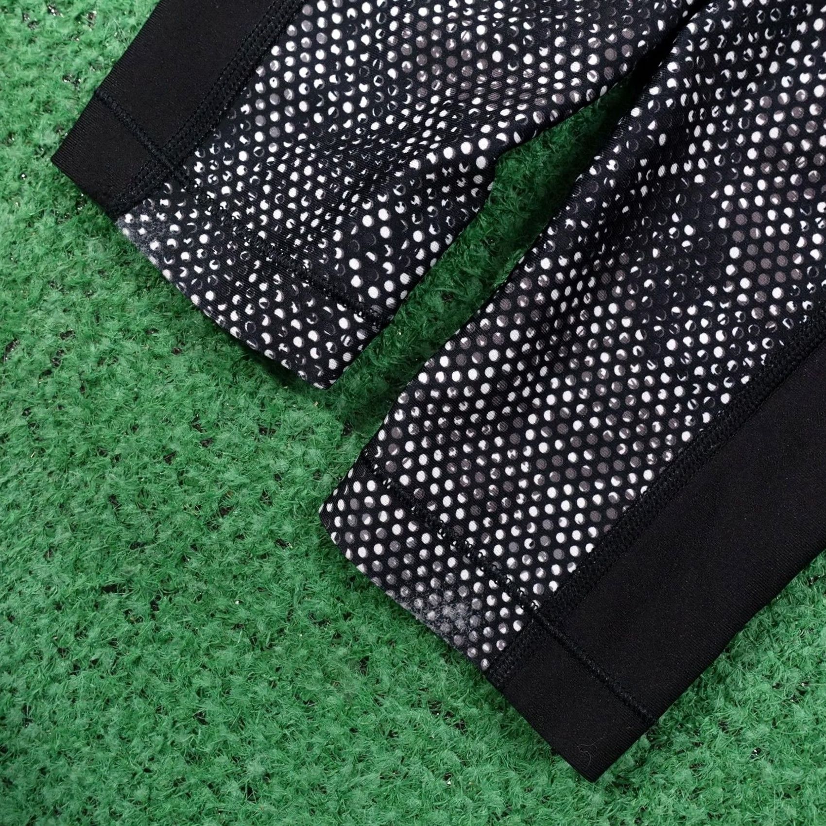 Under Armour Under Armour Leggings Womens S Black Polka Dot HeatGear Compression Workout Size 28" / US 6 / IT 42 - 4 Thumbnail