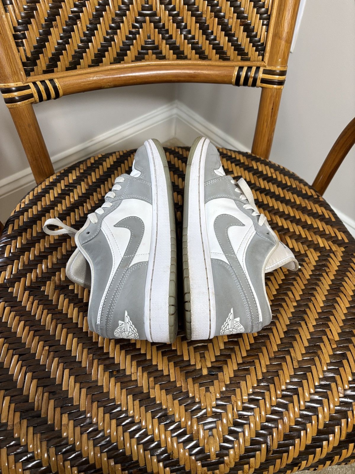 Jordan Brand Jordan 1 Low Wolf Grey DC0774-105 Size 7.5 Size US 7.5 / IT 37.5 - 5 Thumbnail