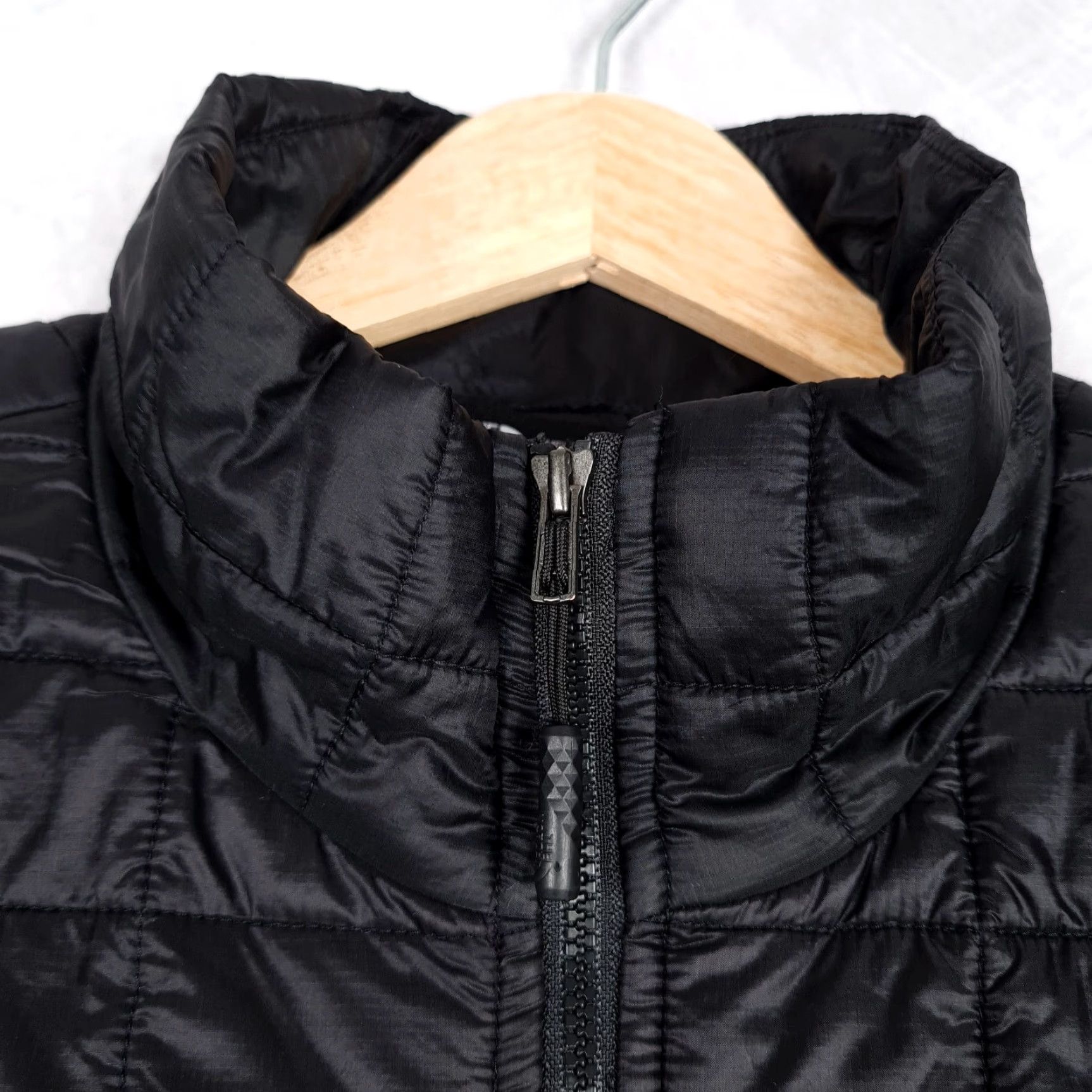 The North Face The North Face Thermoball Vest Mens Medium Black Quilted Lightweight Hike Size US M / EU 48-50 / 2 - 3 Thumbnail