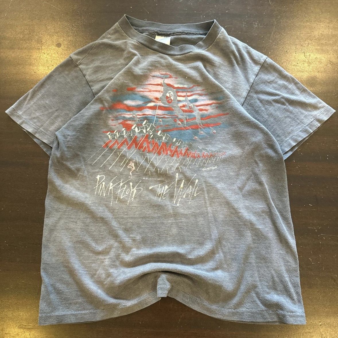 Band Tees Vintage 1987 Pink Floyd The Wall fader Size US M / EU 48-50 / 2 - 1 Thumbnail