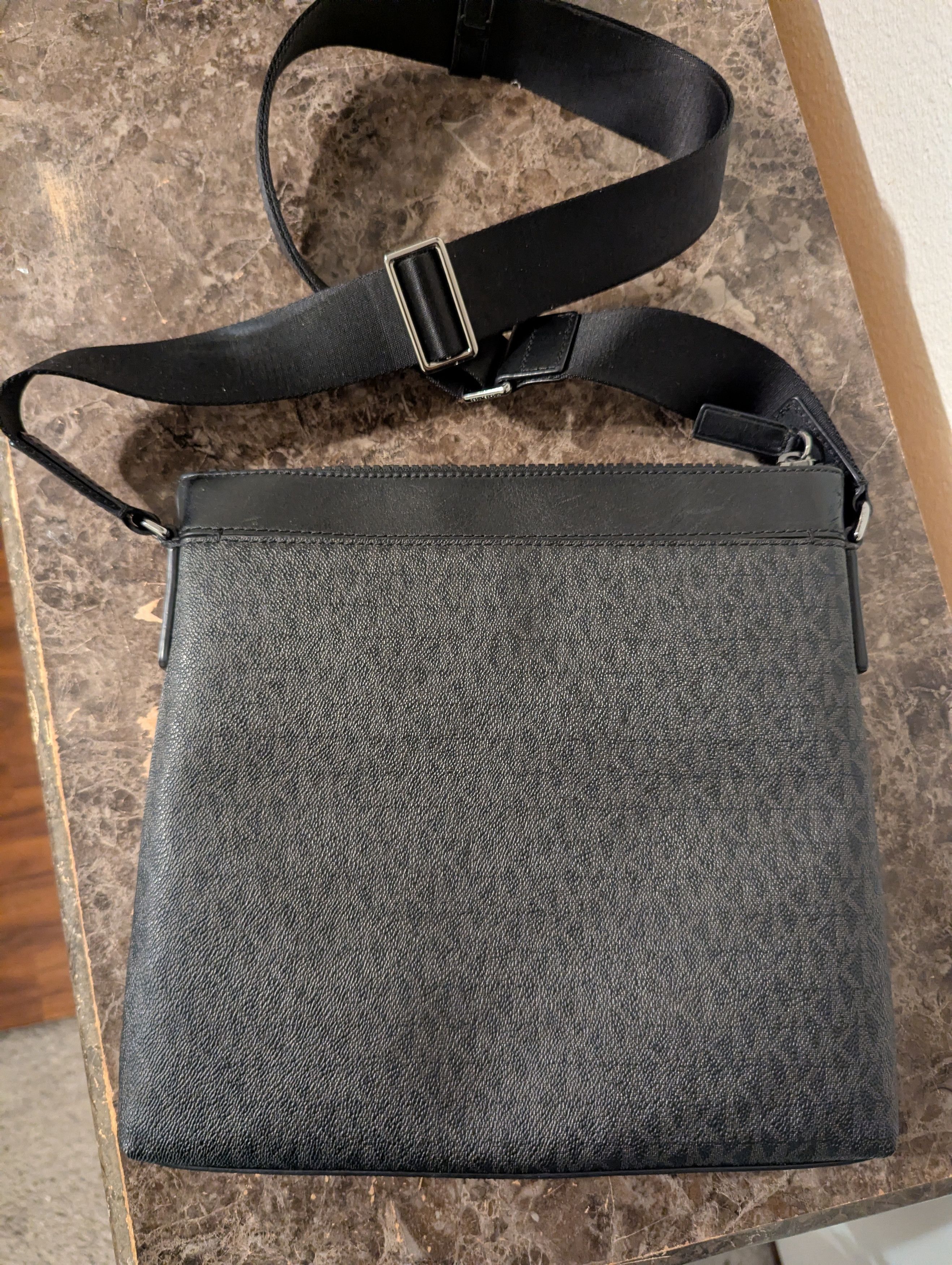 Michael Kors Michael Kors Grayson Logo Messenger Bag Black ( 33F9LGYM1N) Size ONE SIZE - 2 Thumbnail