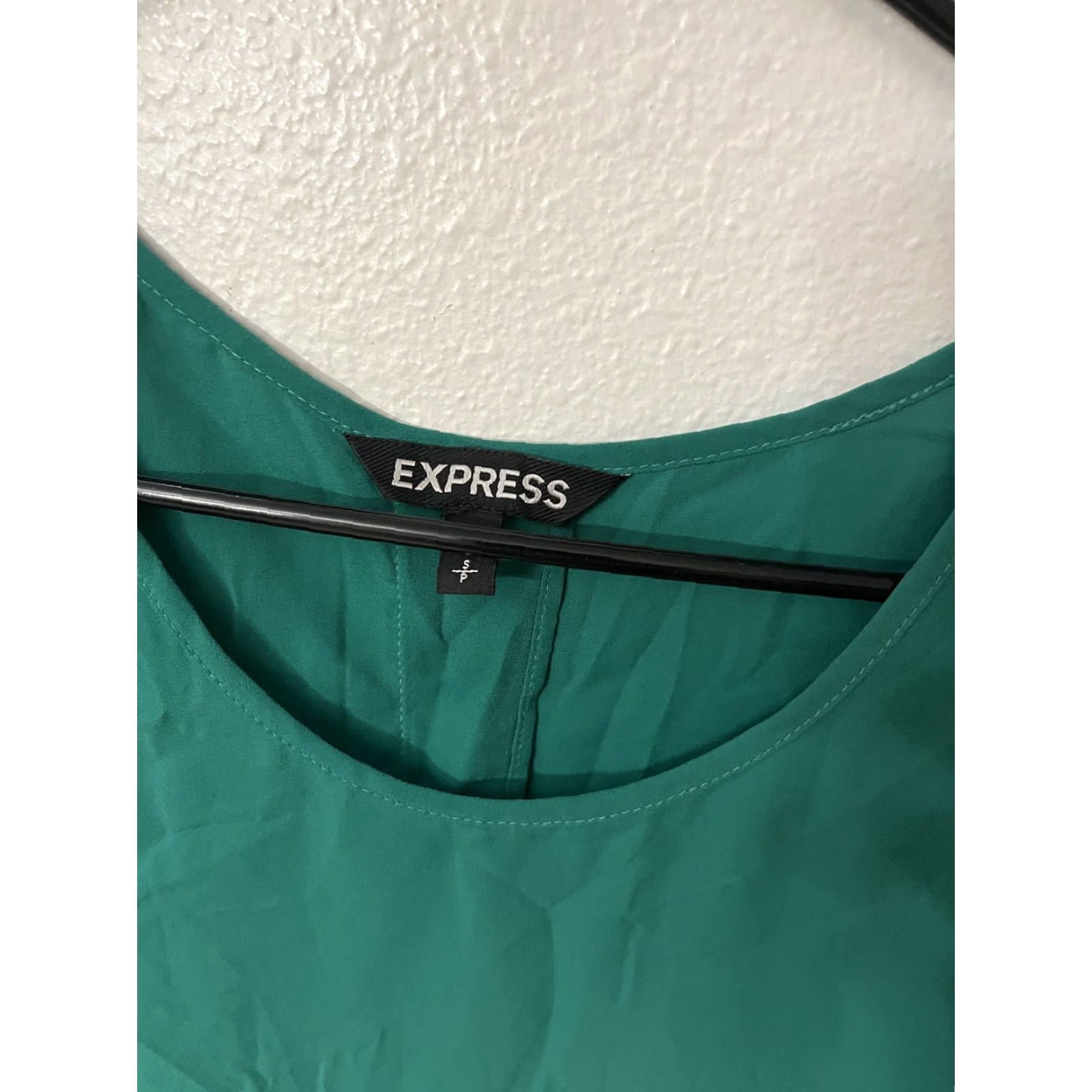 Express EXPRESS Women’s Size S Sleeveless Top Blouse Chiffon Green Crew Neck Size S / US 4 / IT 40 - 2 Thumbnail