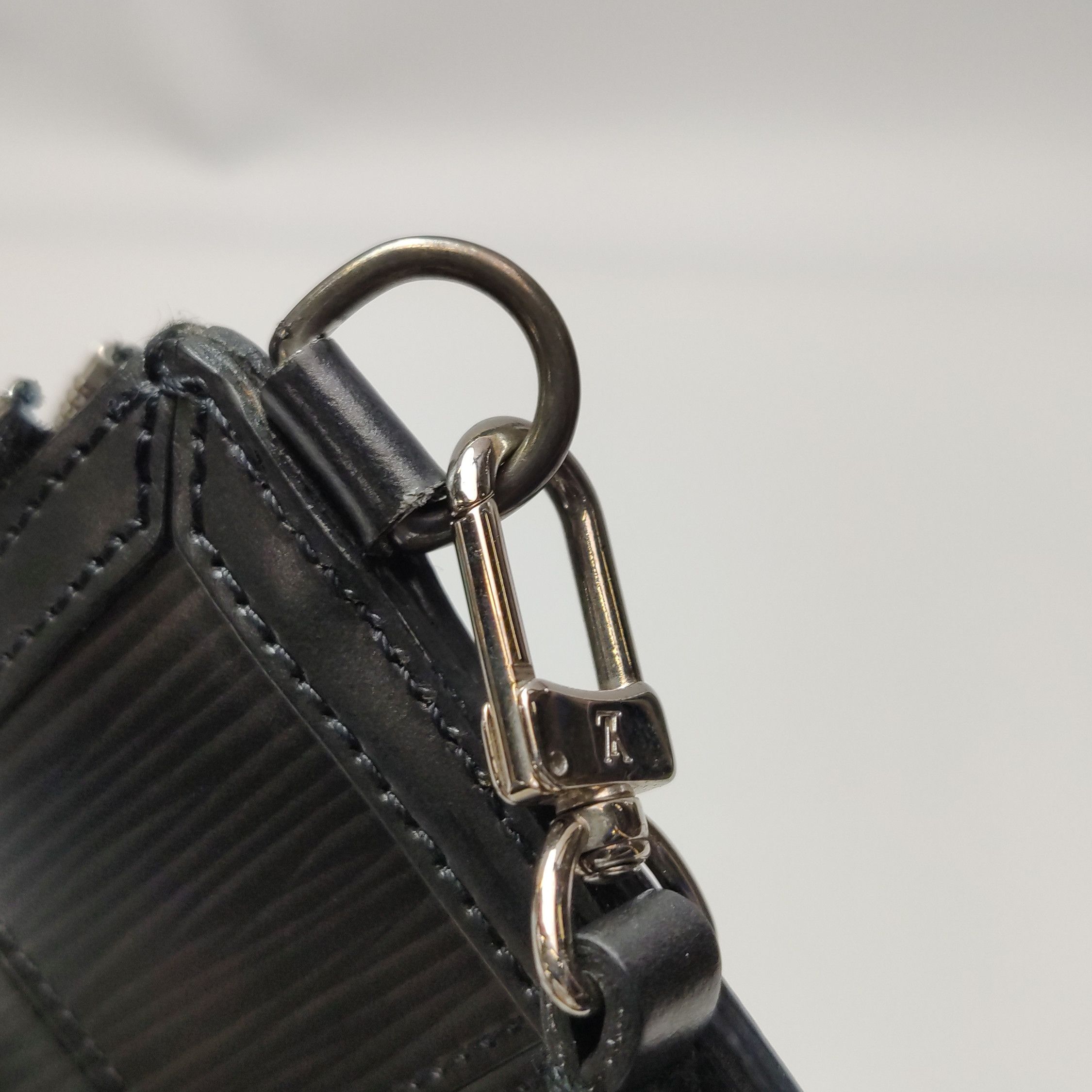 Louis Vuitton Louis Vuitton (LV) Cowhide check logo handbag -y2506 Size ONE SIZE - 5 Thumbnail