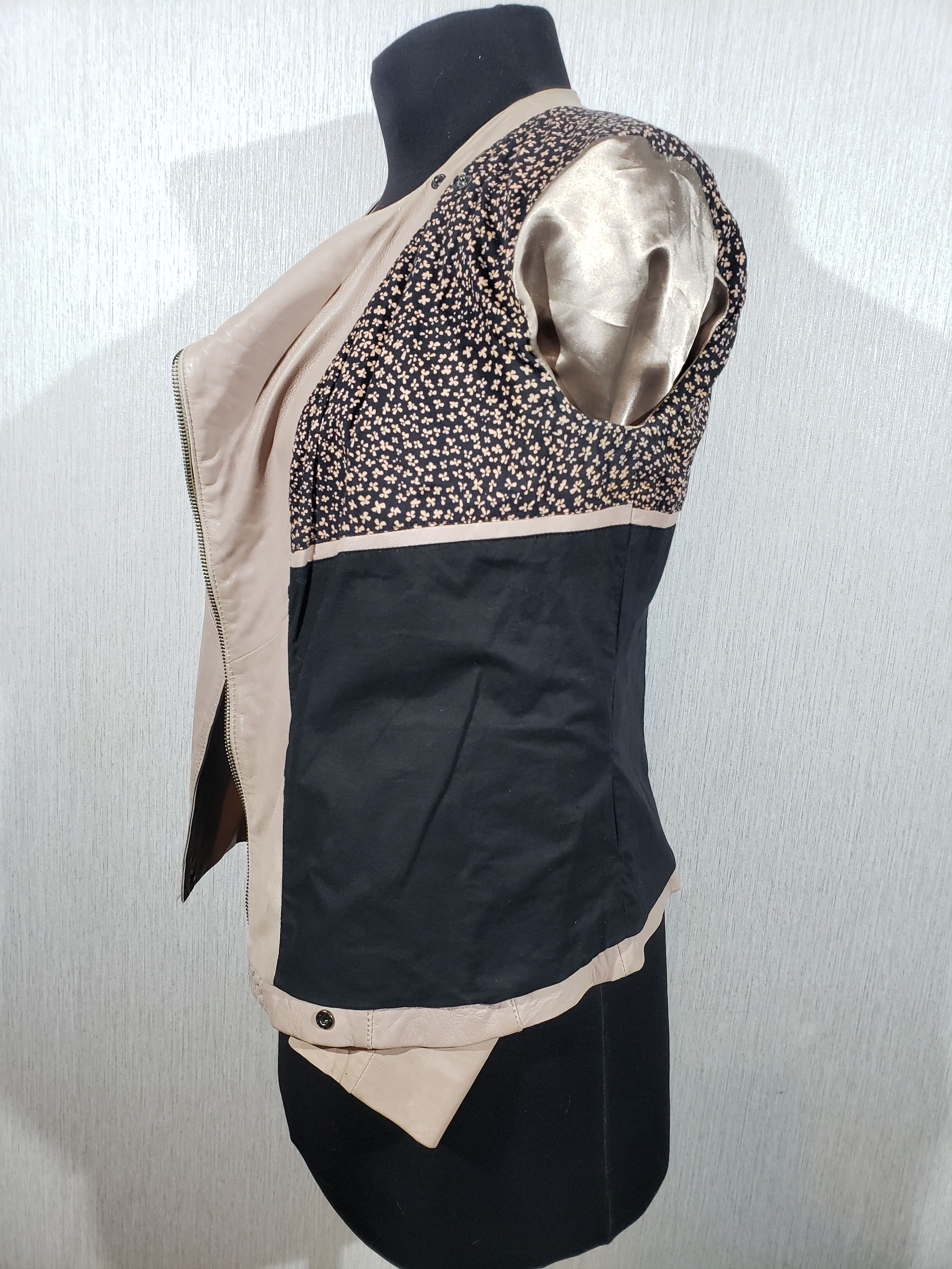 Other Stylish women's leather jacket with a metal zipper. Size M / US 6-8 / IT 42-44 - 7 Thumbnail
