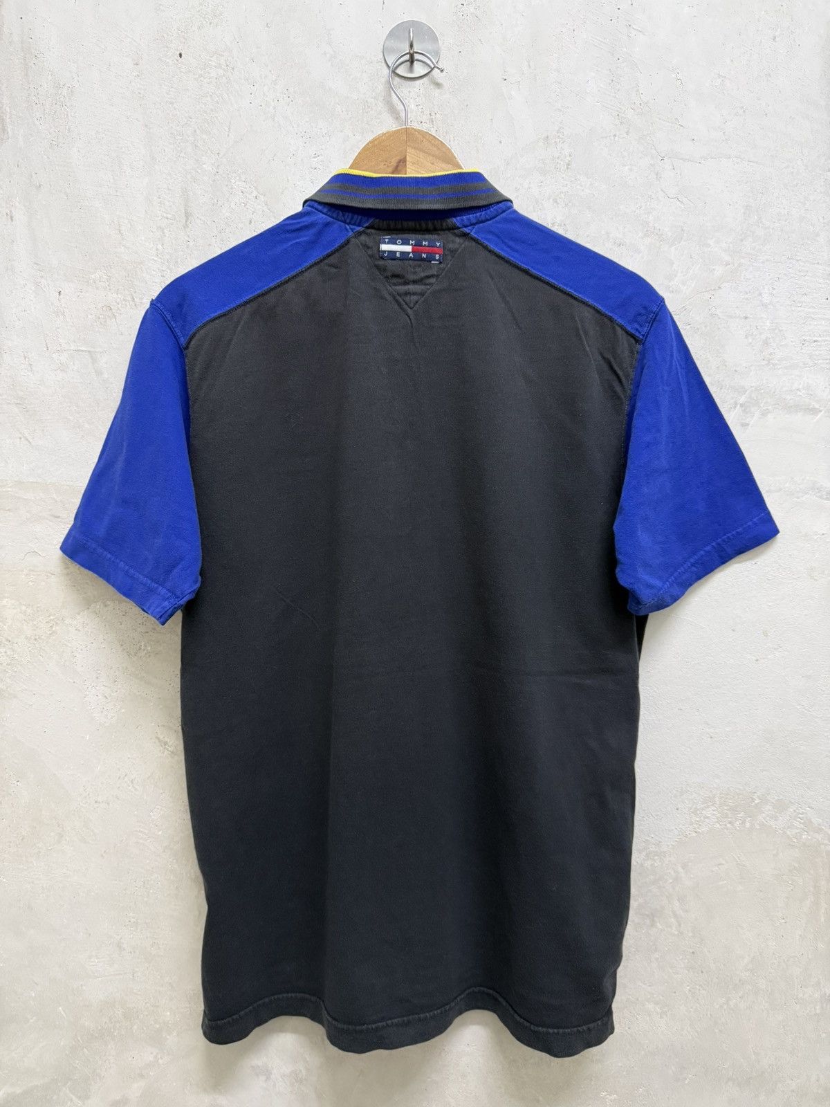 Tommy Hilfiger Vintage Tommy Hilfiger Faded Polo Tshirt Size US L / EU 52-54 / 3 - 3 Thumbnail