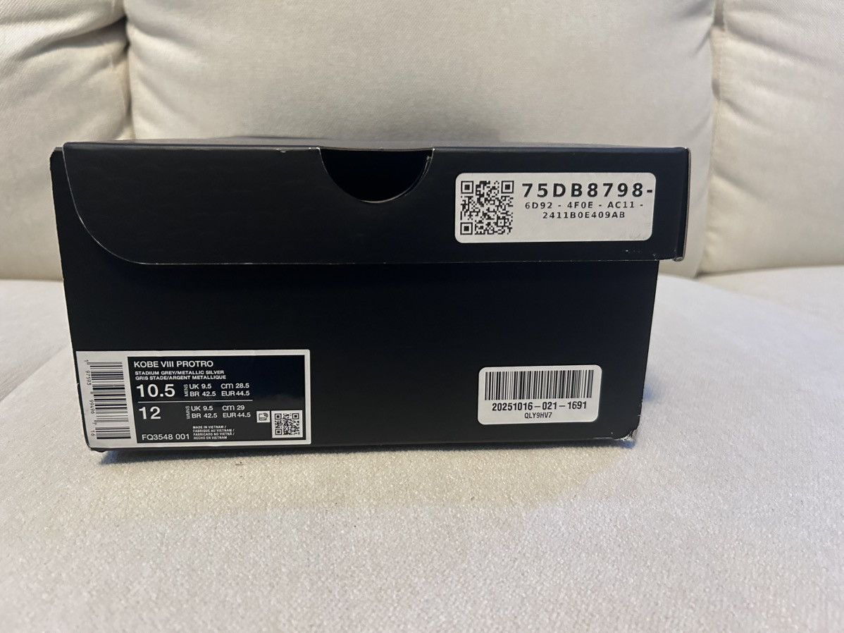 Nike Kobe Venice beach Size US 10.5 / EU 43-44 - 9 Thumbnail