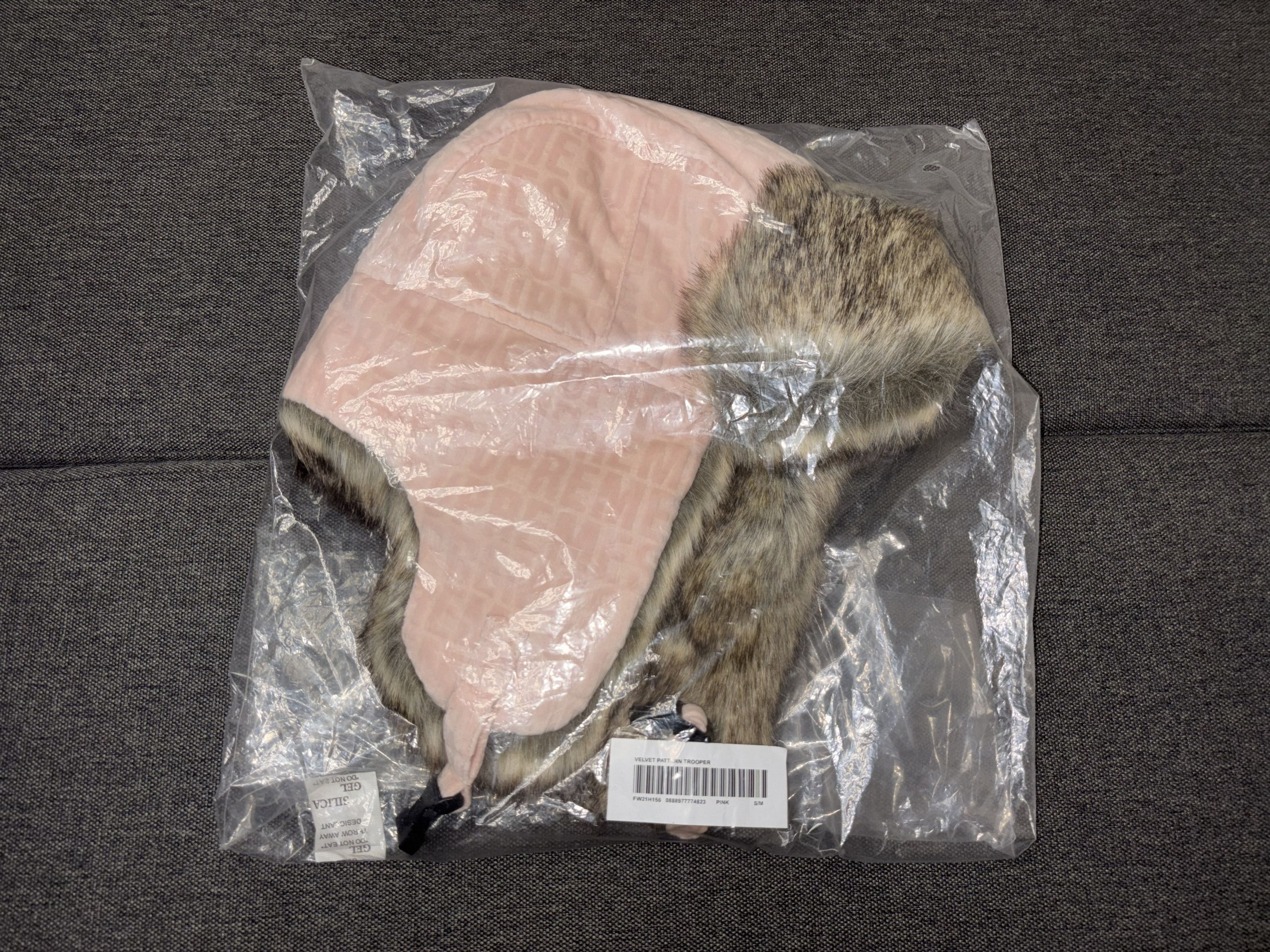 Supreme SUPREME Velvet Pattern Trooper Pink S/M FW21 FW21H156 Size ONE SIZE - 3 Thumbnail