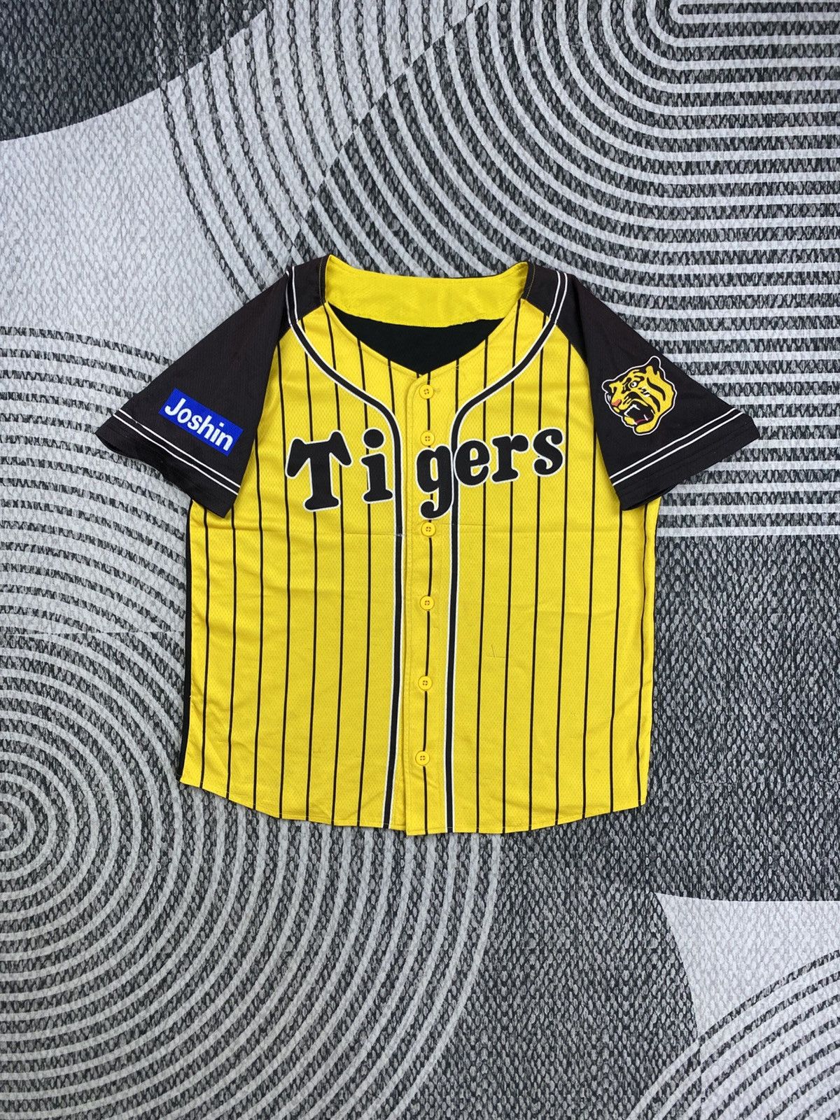 Mizuno Vintage Mizuno Hanshin Tiger Logo Striped Jersey Size US M / EU 48-50 / 2 - 5 Thumbnail