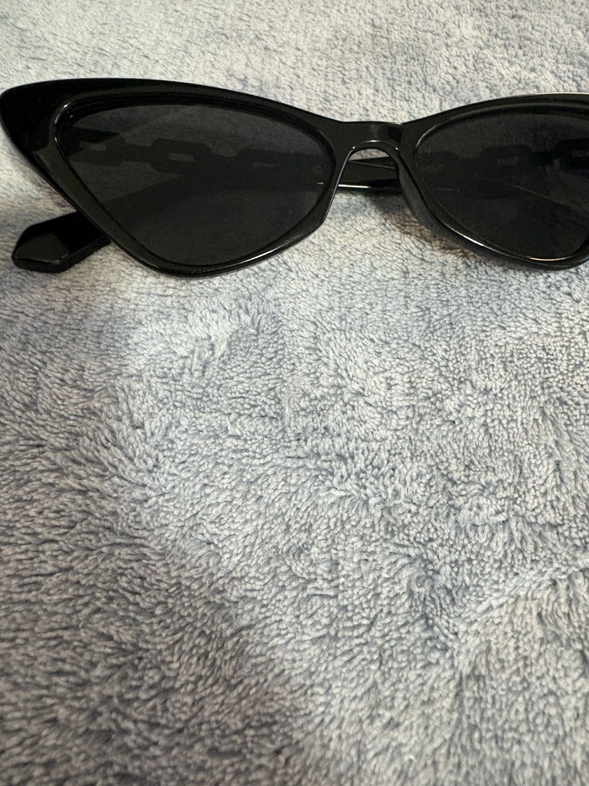Other × Vintage Y2K Style Chain Link All Black Triangle Cat Eye Sun glasses Size ONE SIZE - 3 Thumbnail