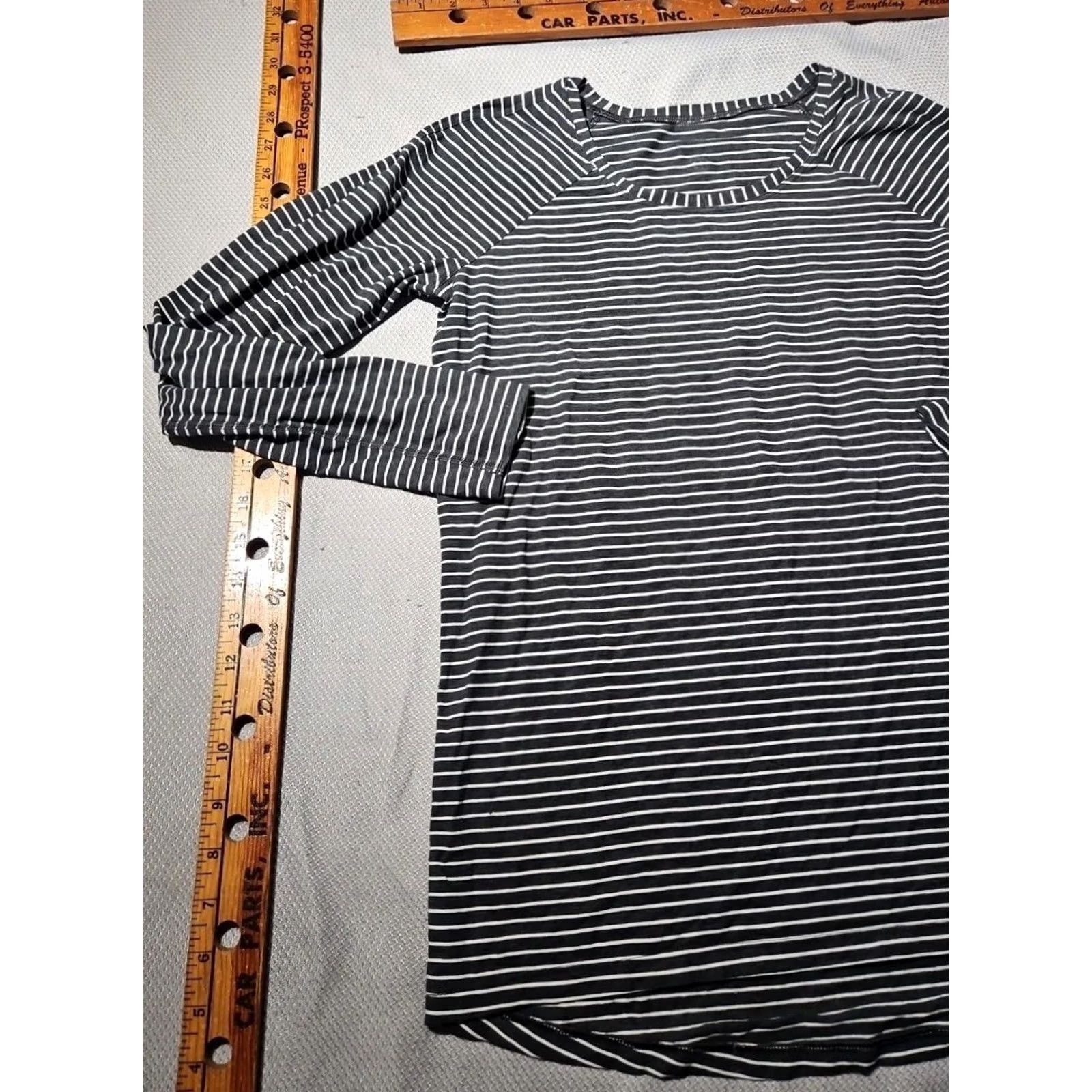 Lululemon Lululemon Shirt Womens Small Black Emerald Long Sleeve Modern Stripe Active Top Size S / US 4 / IT 40 - 5 Thumbnail