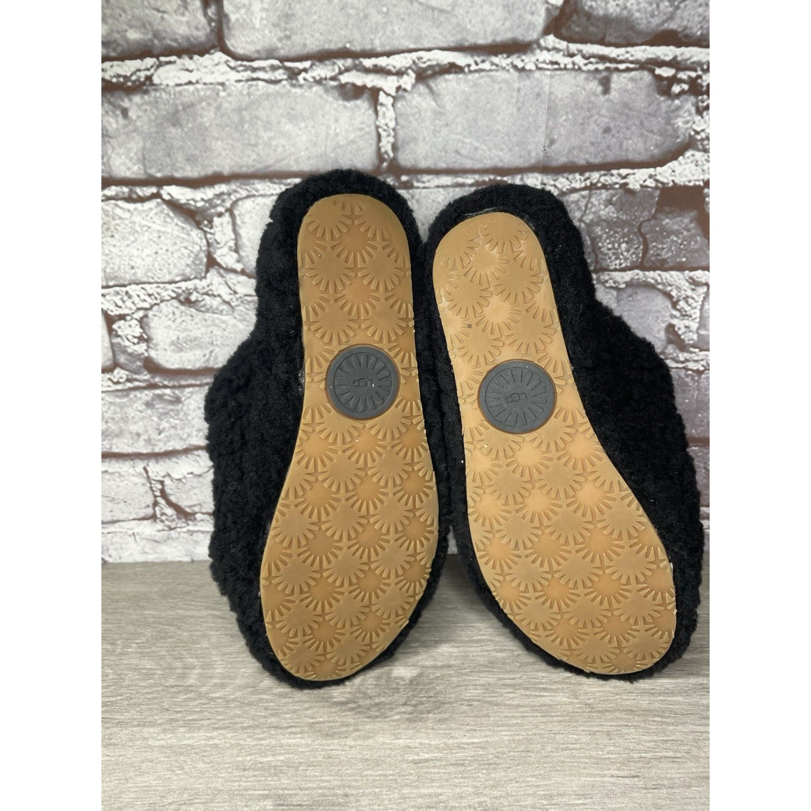 Ugg UGG Fluff Yeah Black Sheepskin Fur Slingback Slippers Sandal Size US 8 / IT 38 - 23 Thumbnail