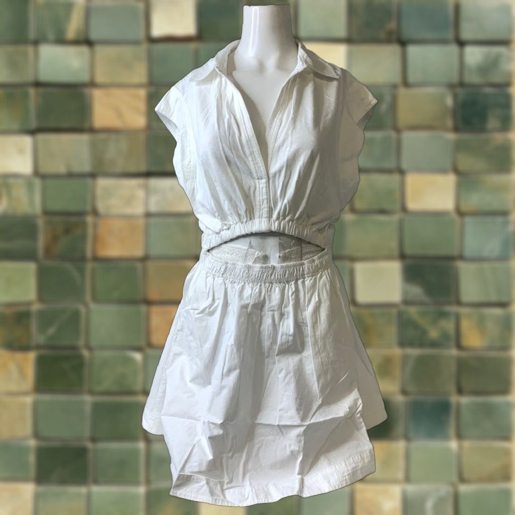 white dress teenager Ashley Lauren 8317 Size 8 Girls White Pageant Dress with Crystals