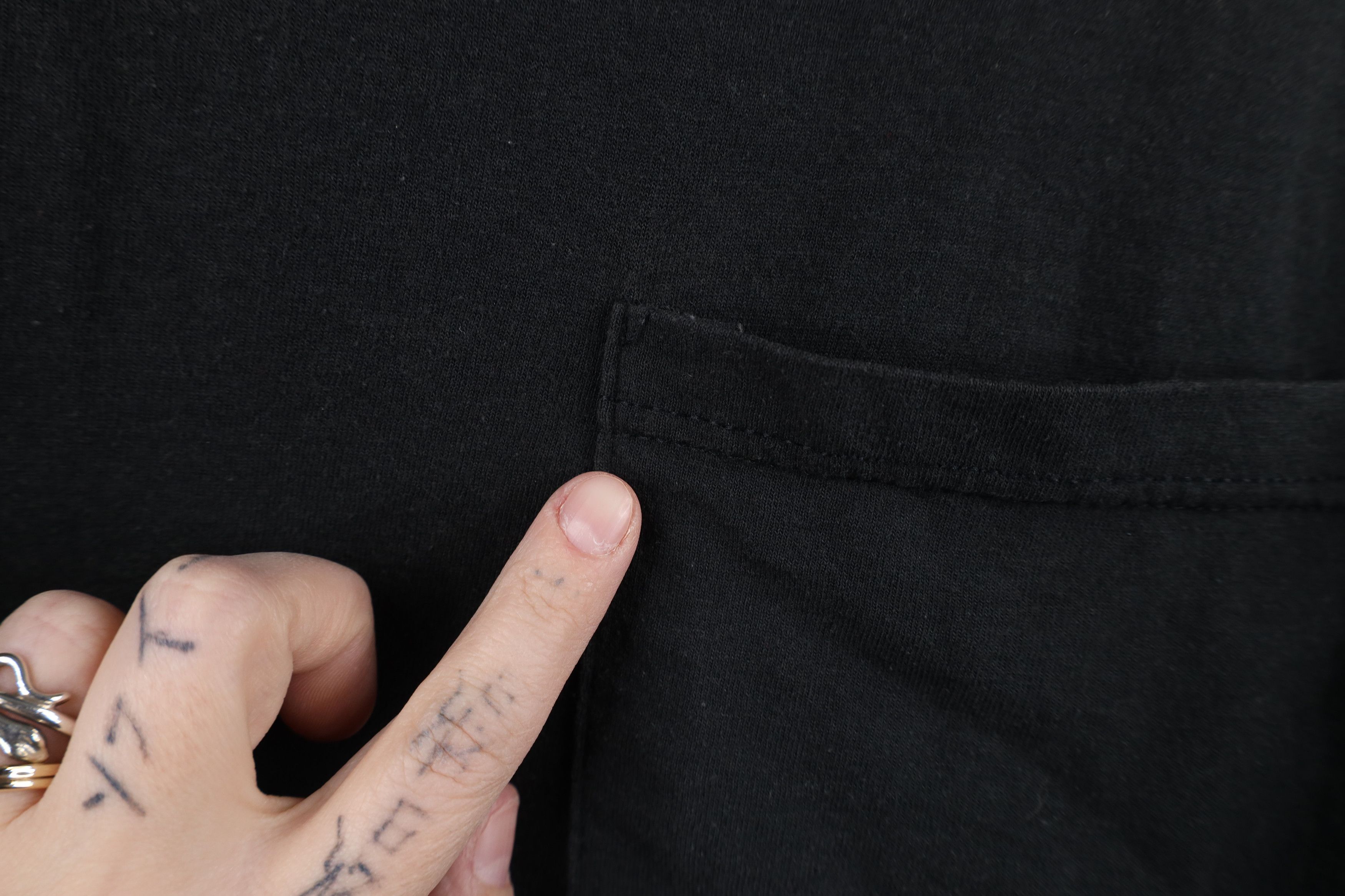 Vintage Vintage 90s Streetwear Pocket Short Sleeve T-Shirt Black Size US L / EU 52-54 / 3 - 5 Thumbnail