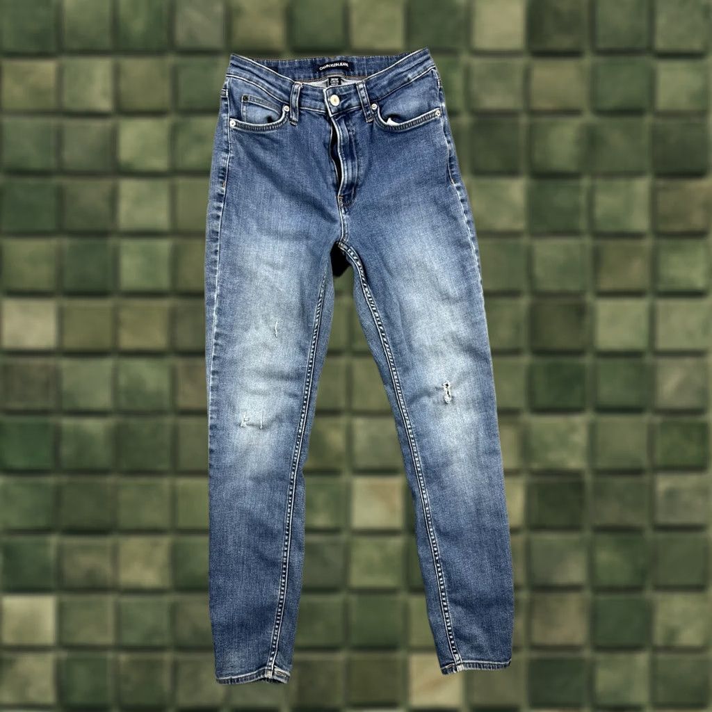 Calvin Klein VINTAGE Calvin Klein Jeans Mens Slim Fit Mid-Rise Blue 28x30 Distressed Logo 5-Pocket Jeans Slim Fit Mens Slim Fit Mid-Rise Blue 28x30 Jeans Size 28" / US 6 / IT 42 - 1 Thumbnail